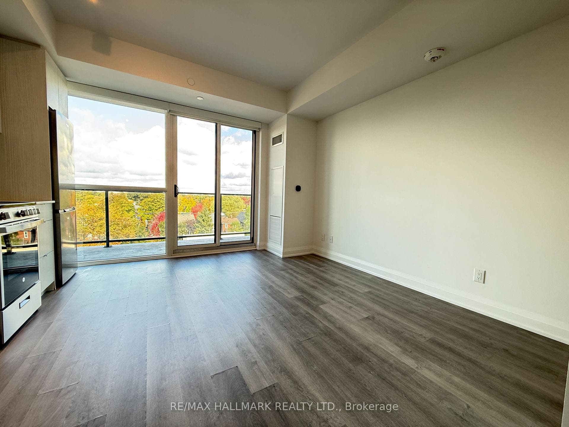 2369 Danforth Avenue Unit 606 photo 3