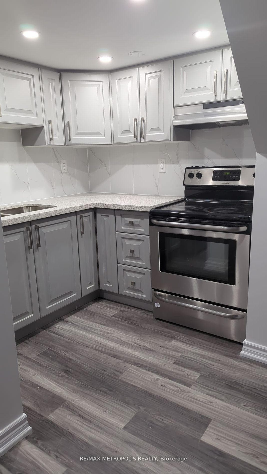 20 Blackbird Gate Unit BSMT photo 4