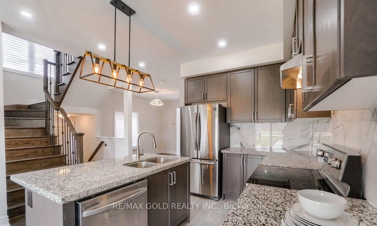 174 Sutherland Avenue photo 9