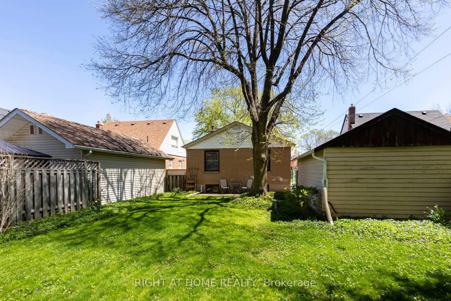 88 Vauxhall Drive photo 30