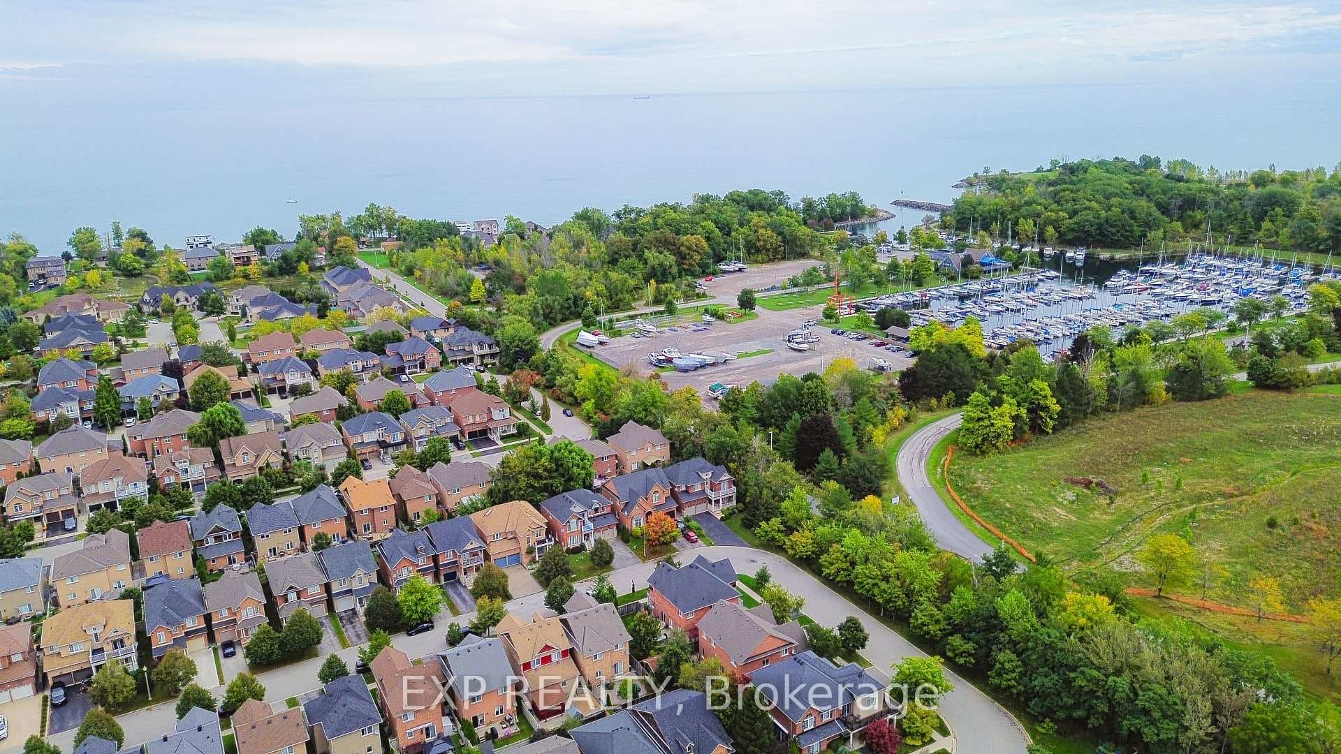 96 Glenmeadow Crescent photo 40