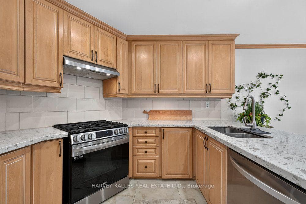 898 Stonehaven Avenue photo 10