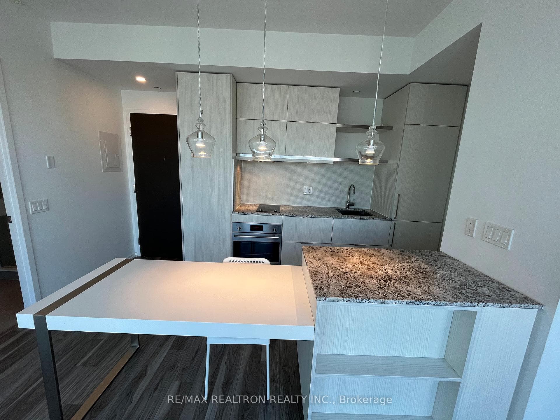 197 Yonge Street Unit 3113 photo 3