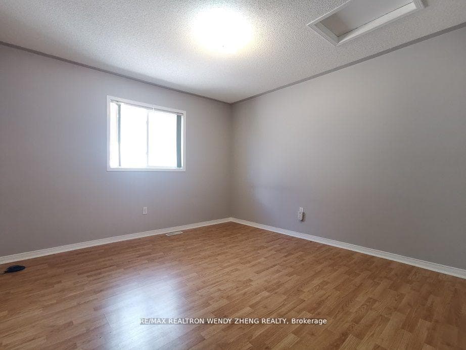 61 Fallstar Crescent Unit Upper photo 12
