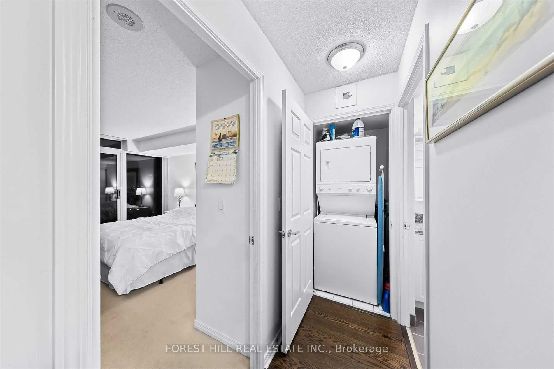 5500 Yonge Street Unit 1006 photo 2