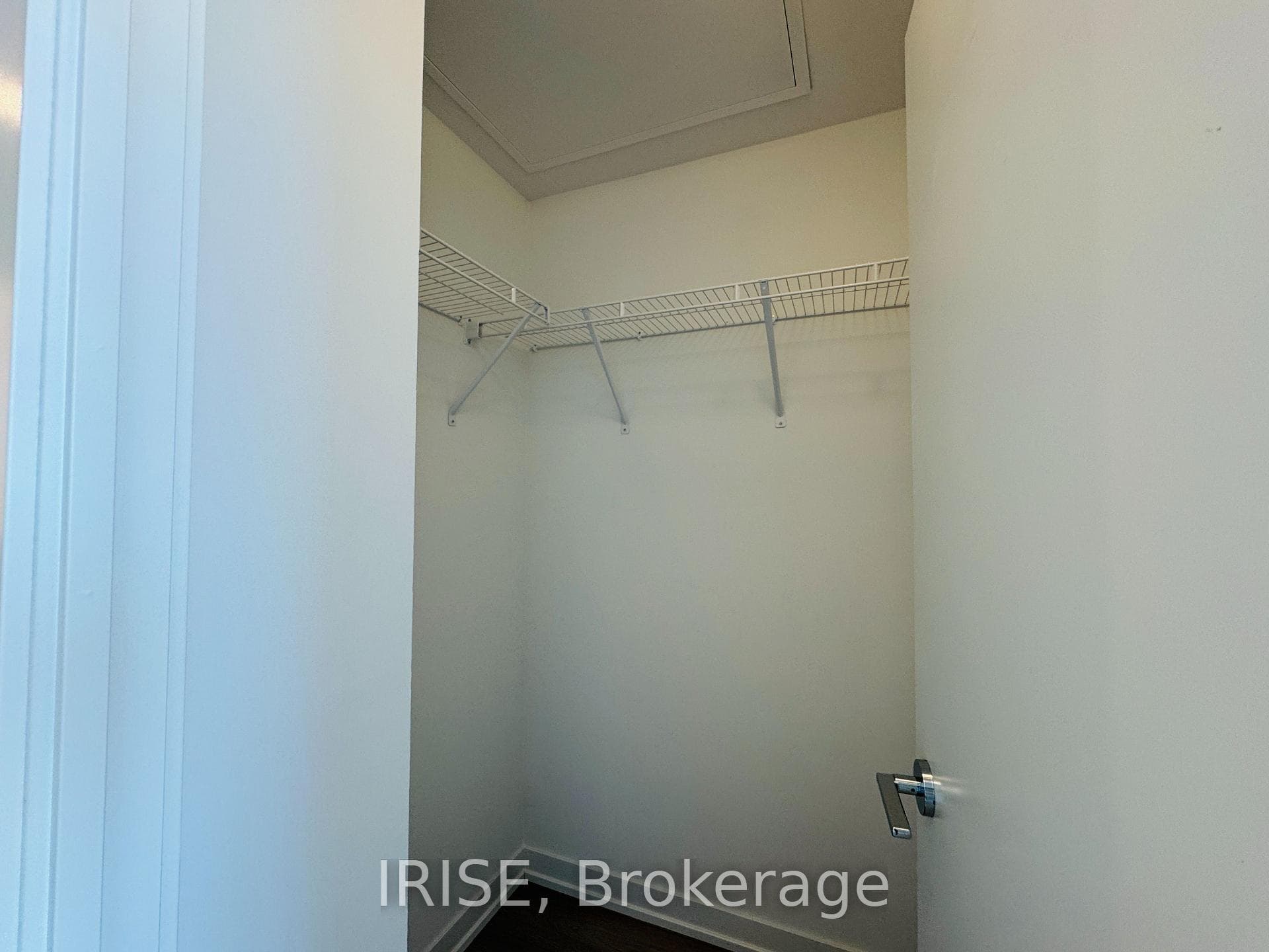 285 Dufferin Street Unit 916 photo 13