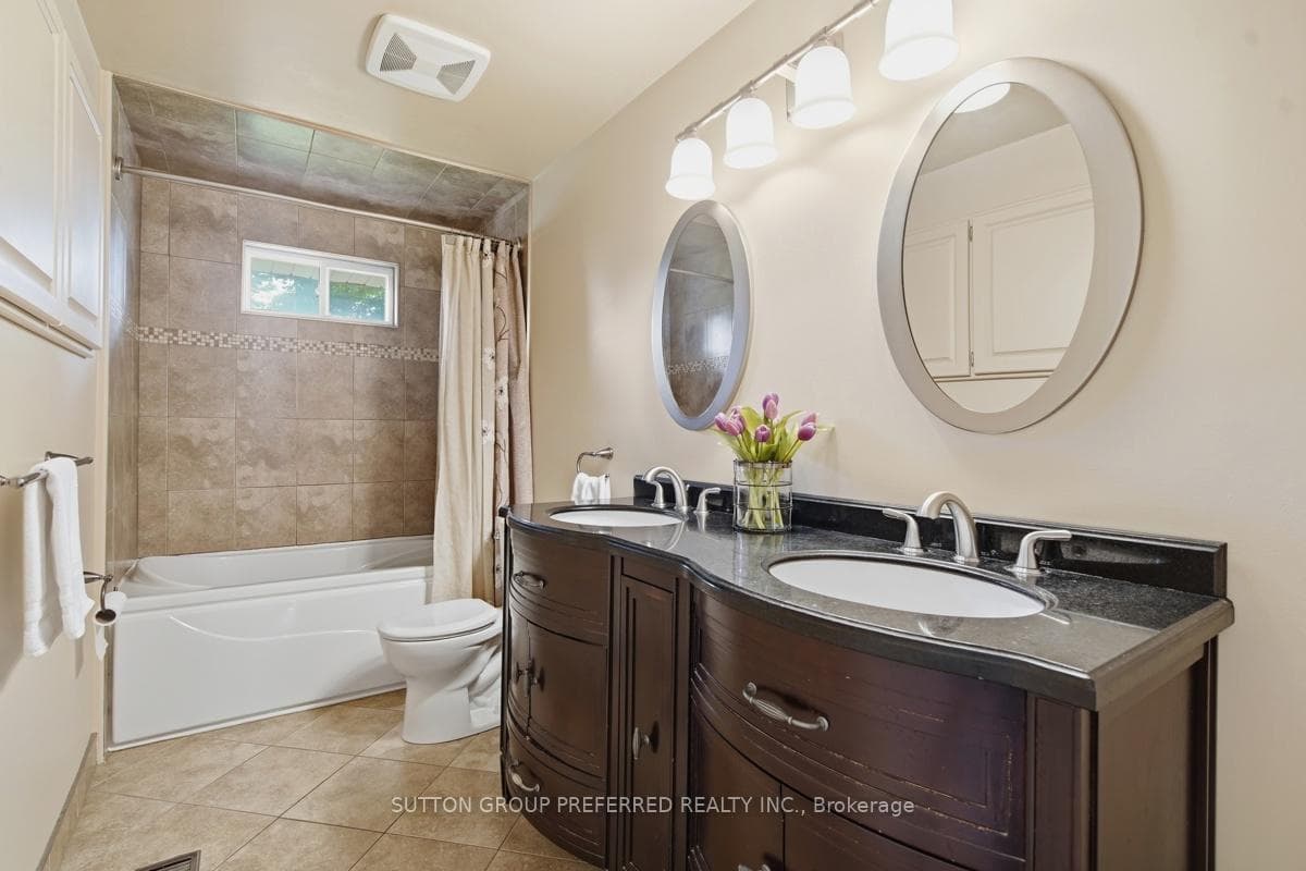 5 Piece Bathroom with Double Sinks