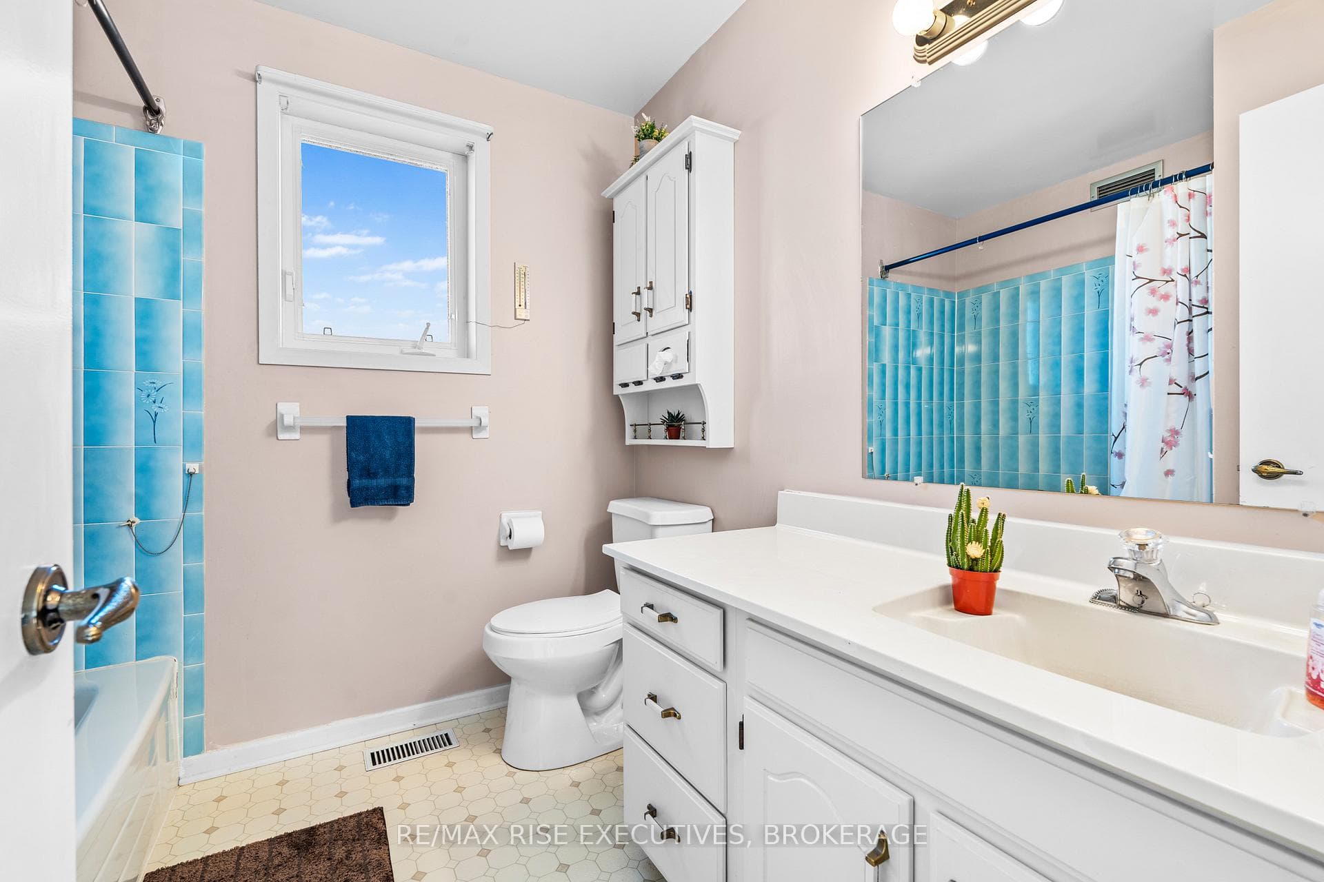 530 Canterbury Crescent photo 20