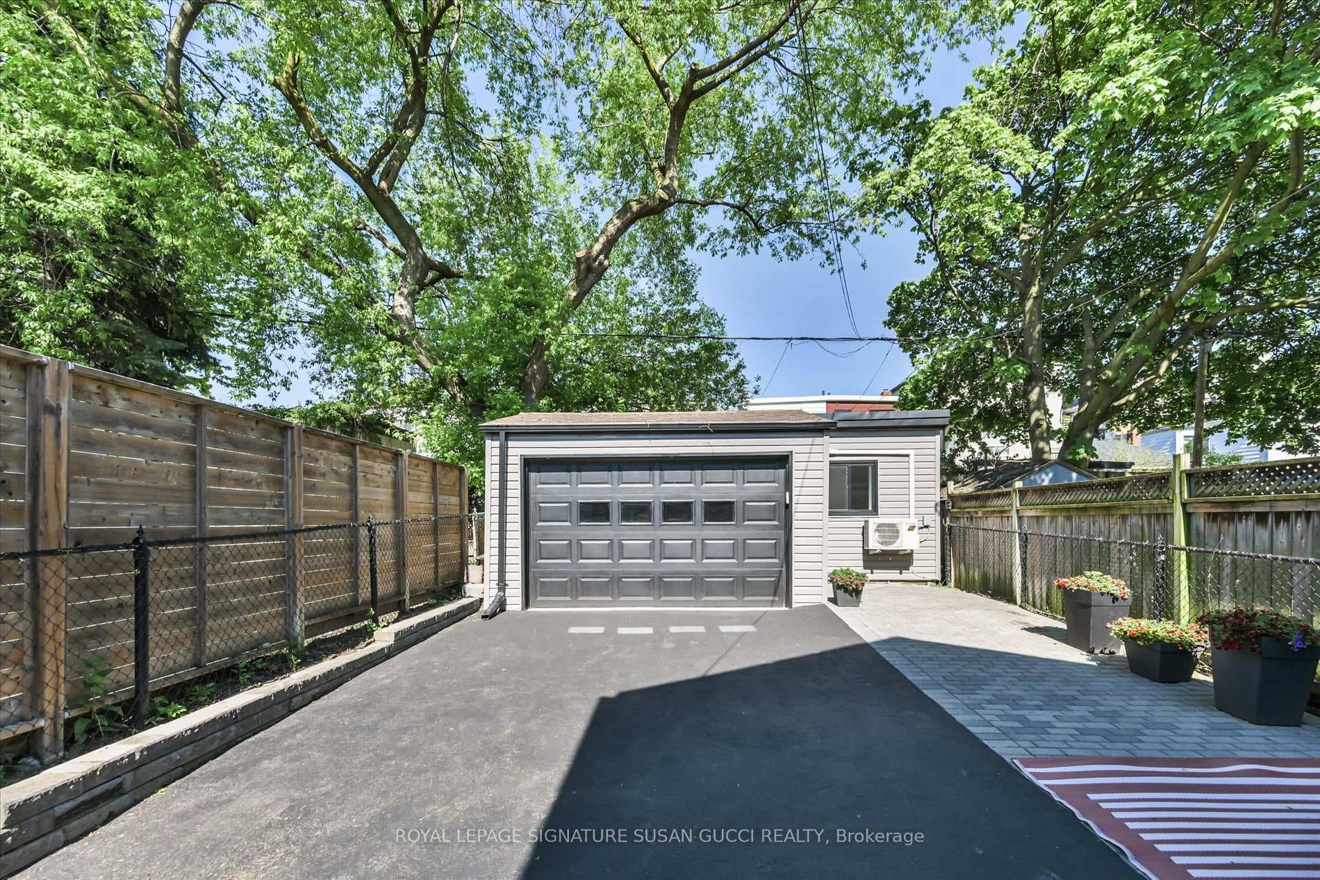 Man cave/ she shed / yoga studio / excercise room
