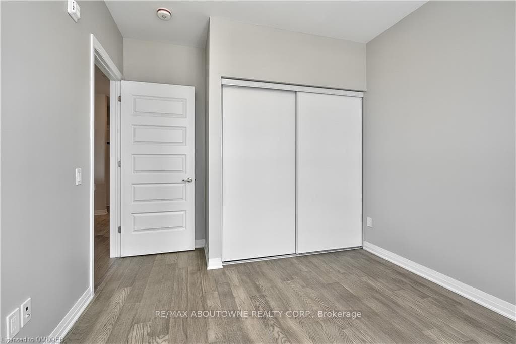 95 Dundas Street Unit 513 photo 34