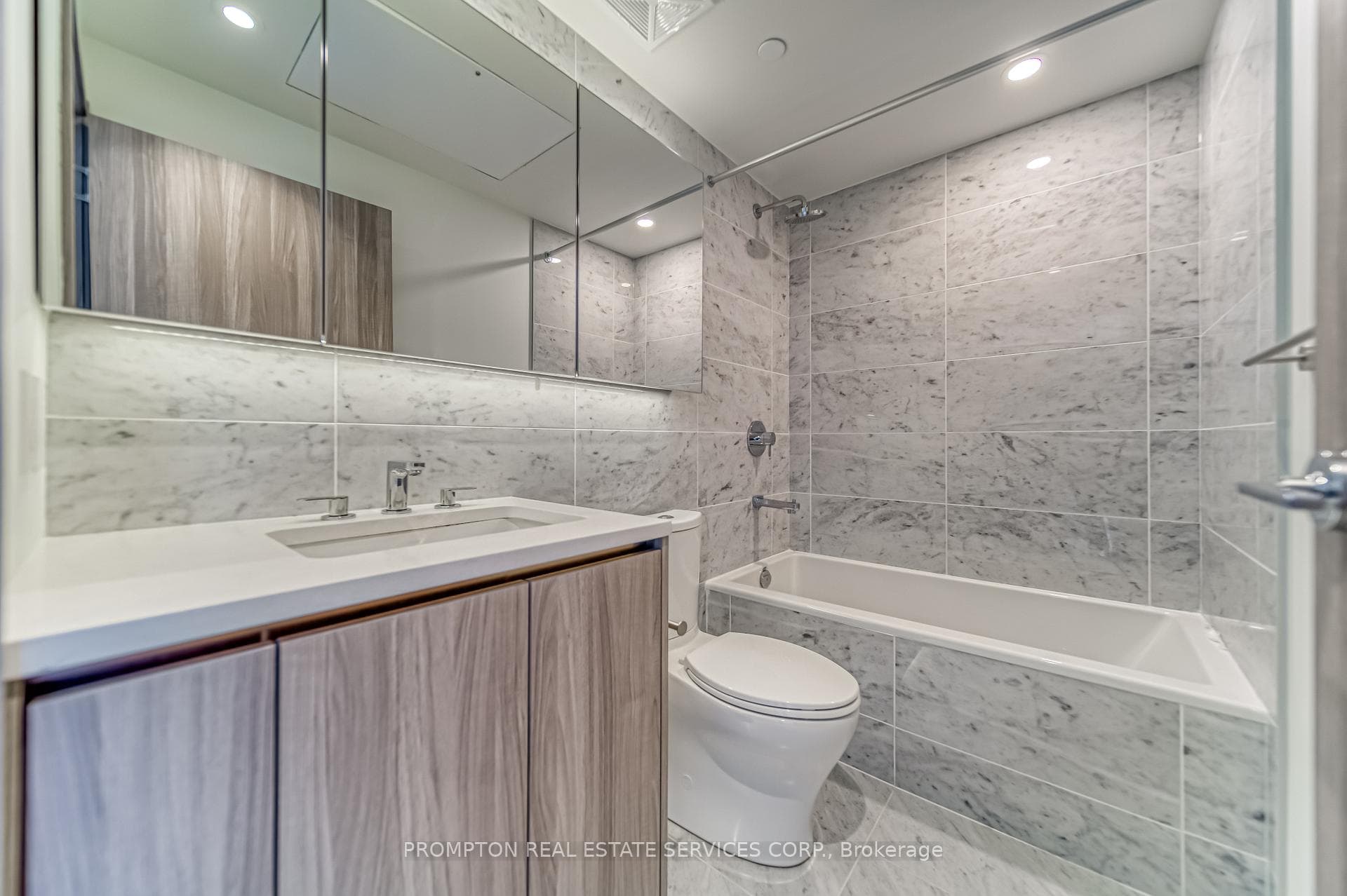 85 Mcmahon Drive Unit 3107 photo 18