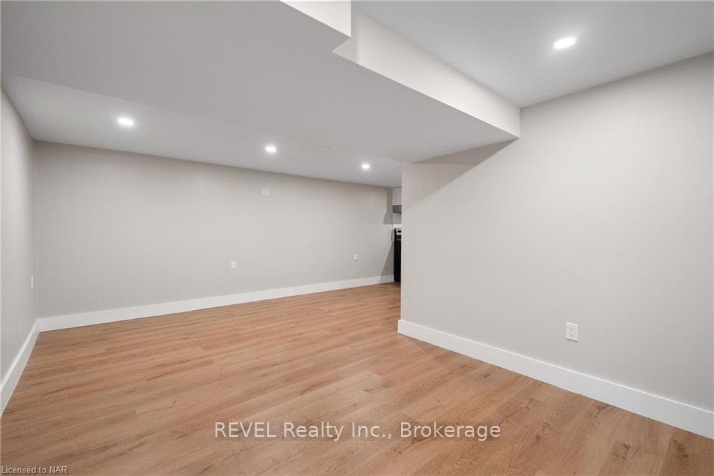 148 YOUNG Street photo 16