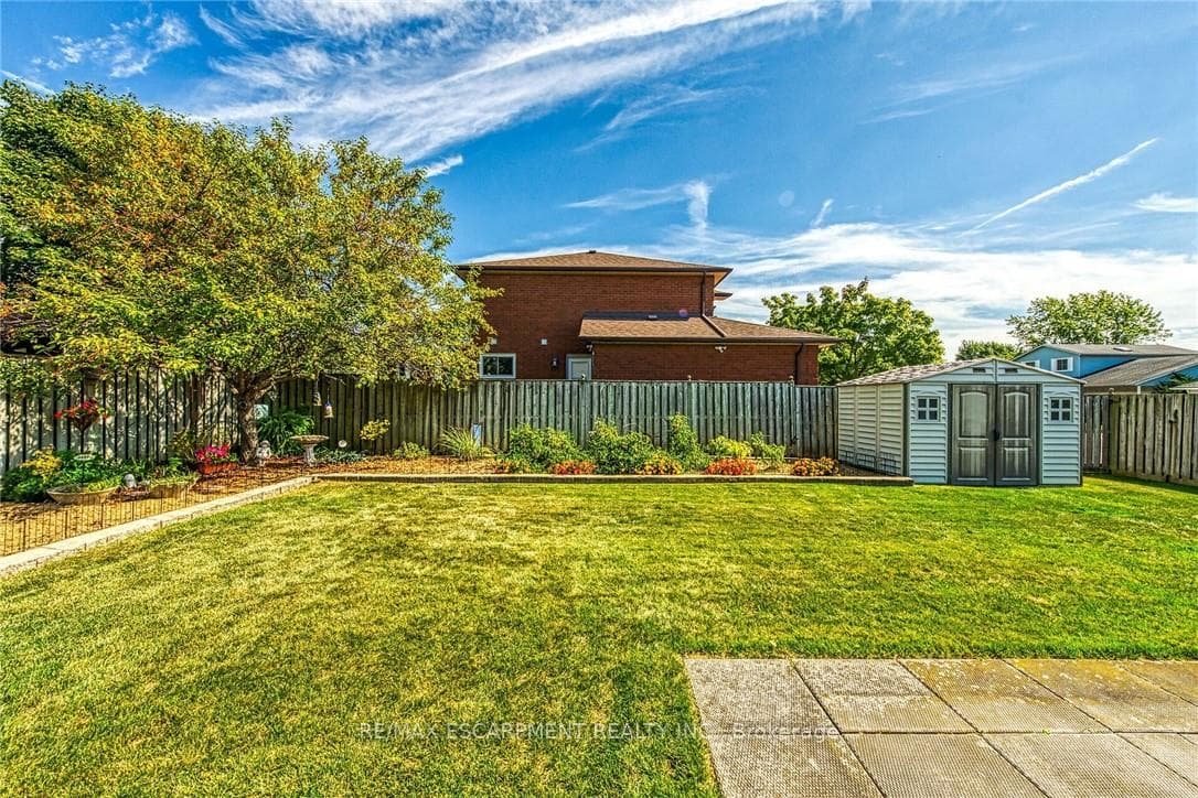 35 Highland Boulevard photo 39