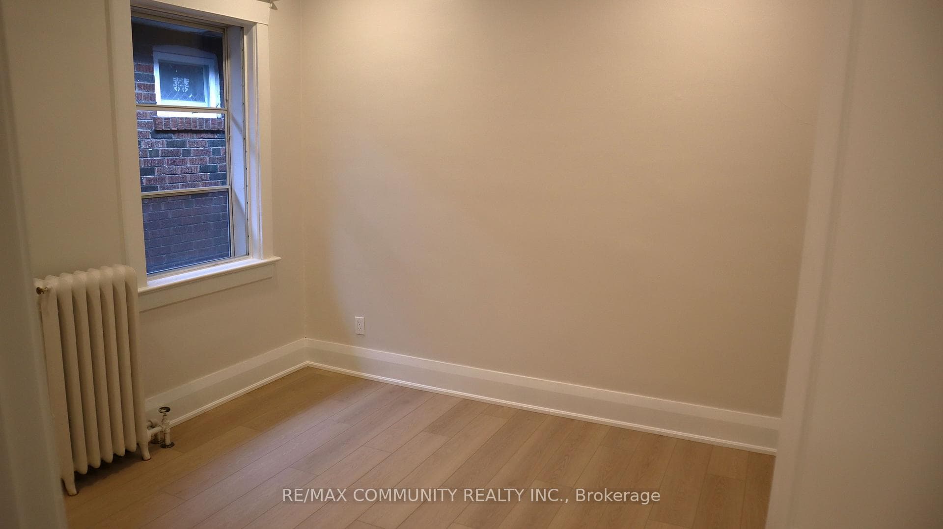 731 Coxwell Avenue Unit Main Fl photo 10