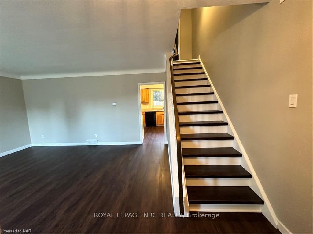 6258 RIALL Street photo 11
