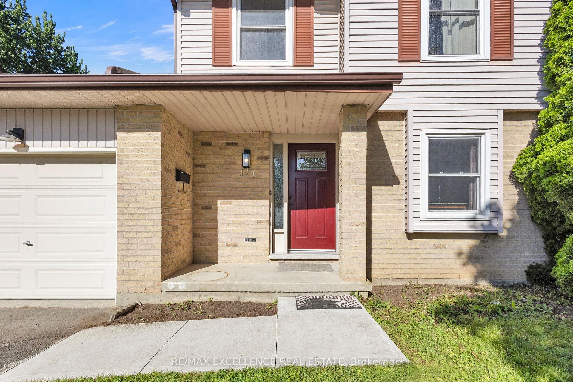 127 Acorn Crescent photo 29