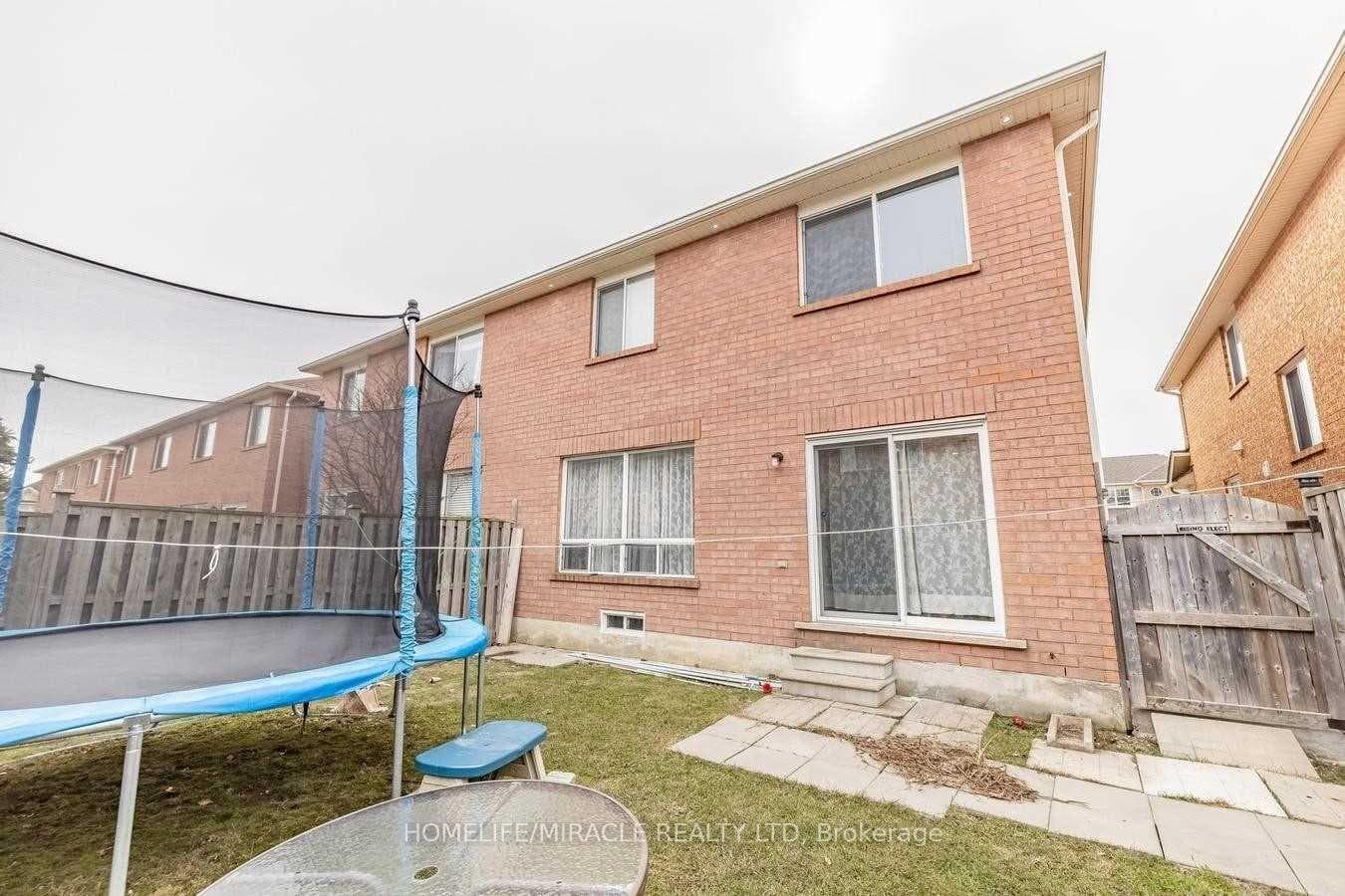 823 Shepherd Place photo 16