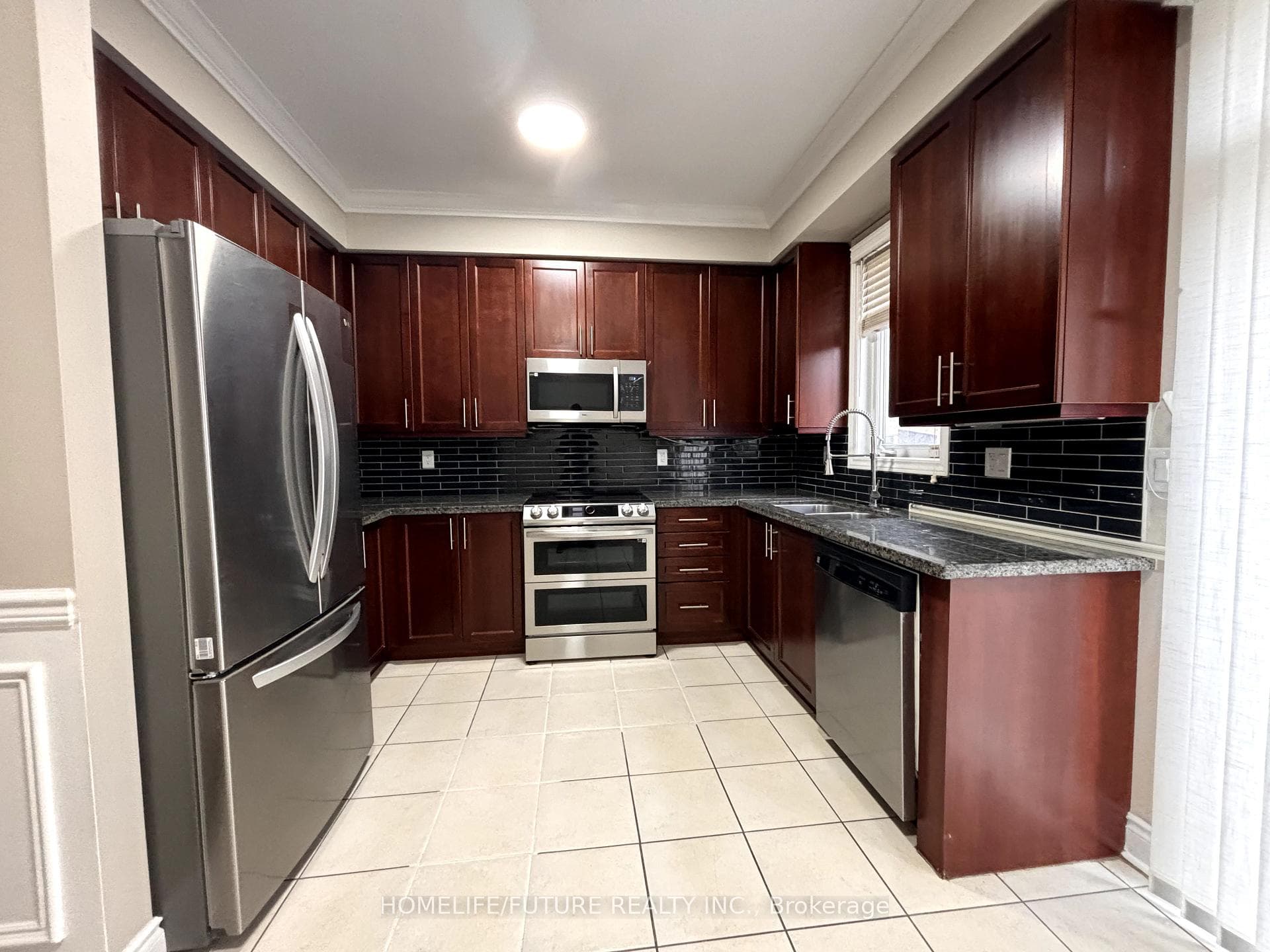 530 Kingston Road Unit 15 photo 5