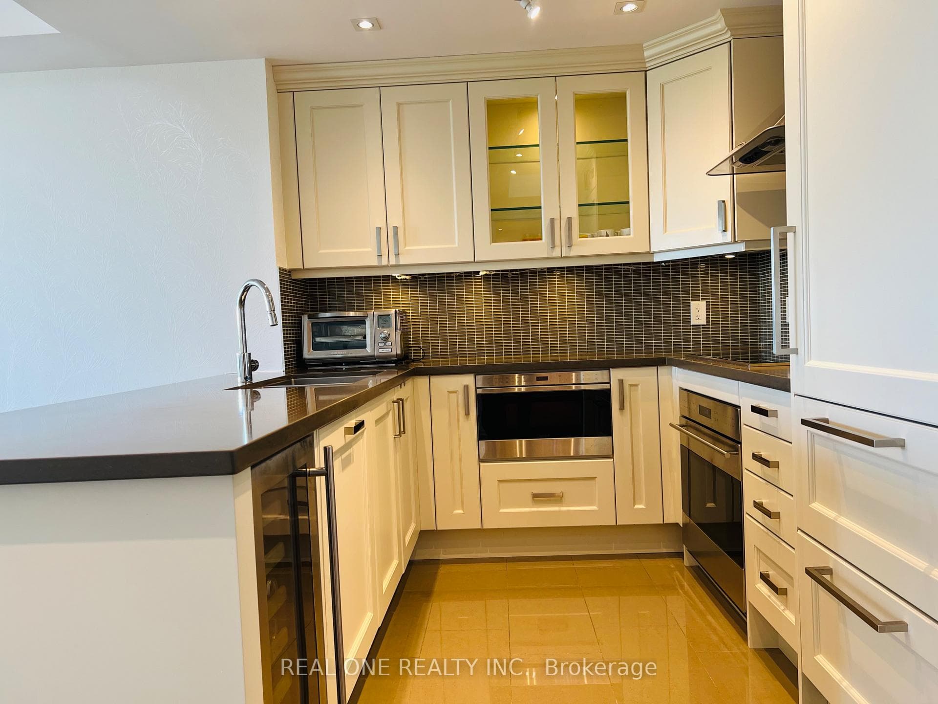 15 Stollery Pond Crescent Unit 612 photo 11