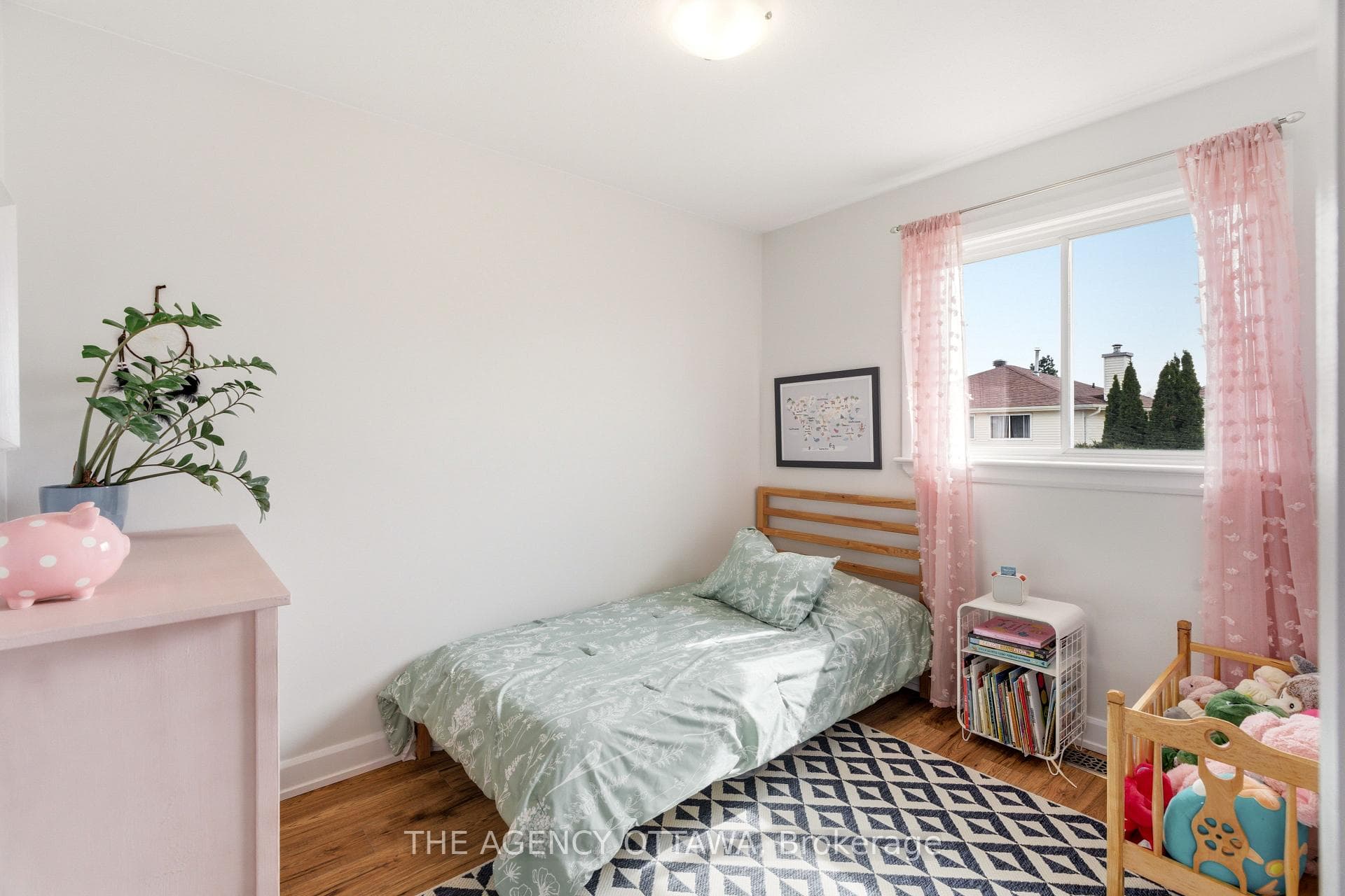 Sun-filled bedroom / large window & backyard view