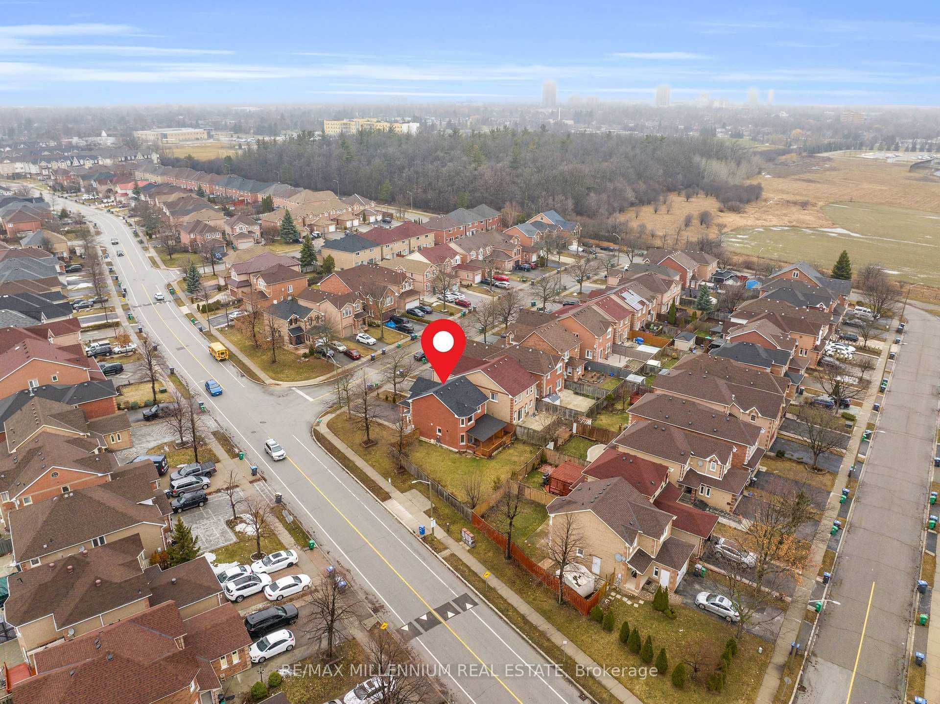 76 Sunley Crescent photo 38