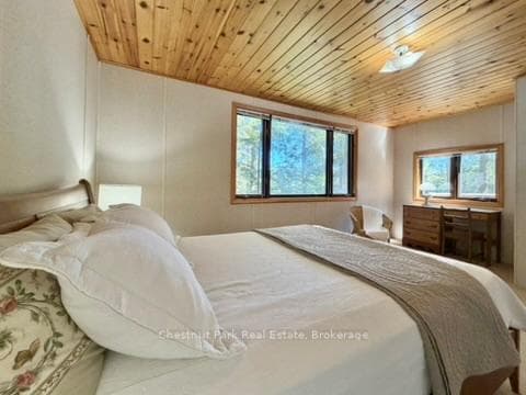 Large lakeside primary bedroom - main level