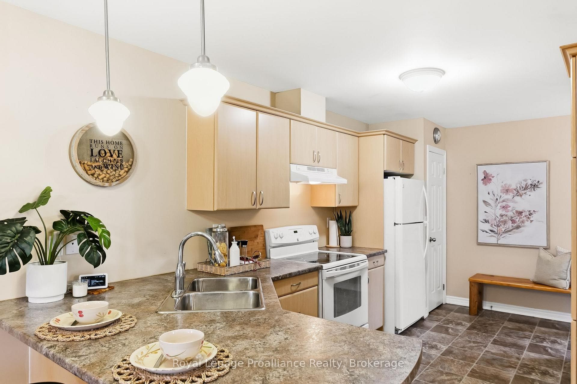 23 Empire Boulevard photo 18