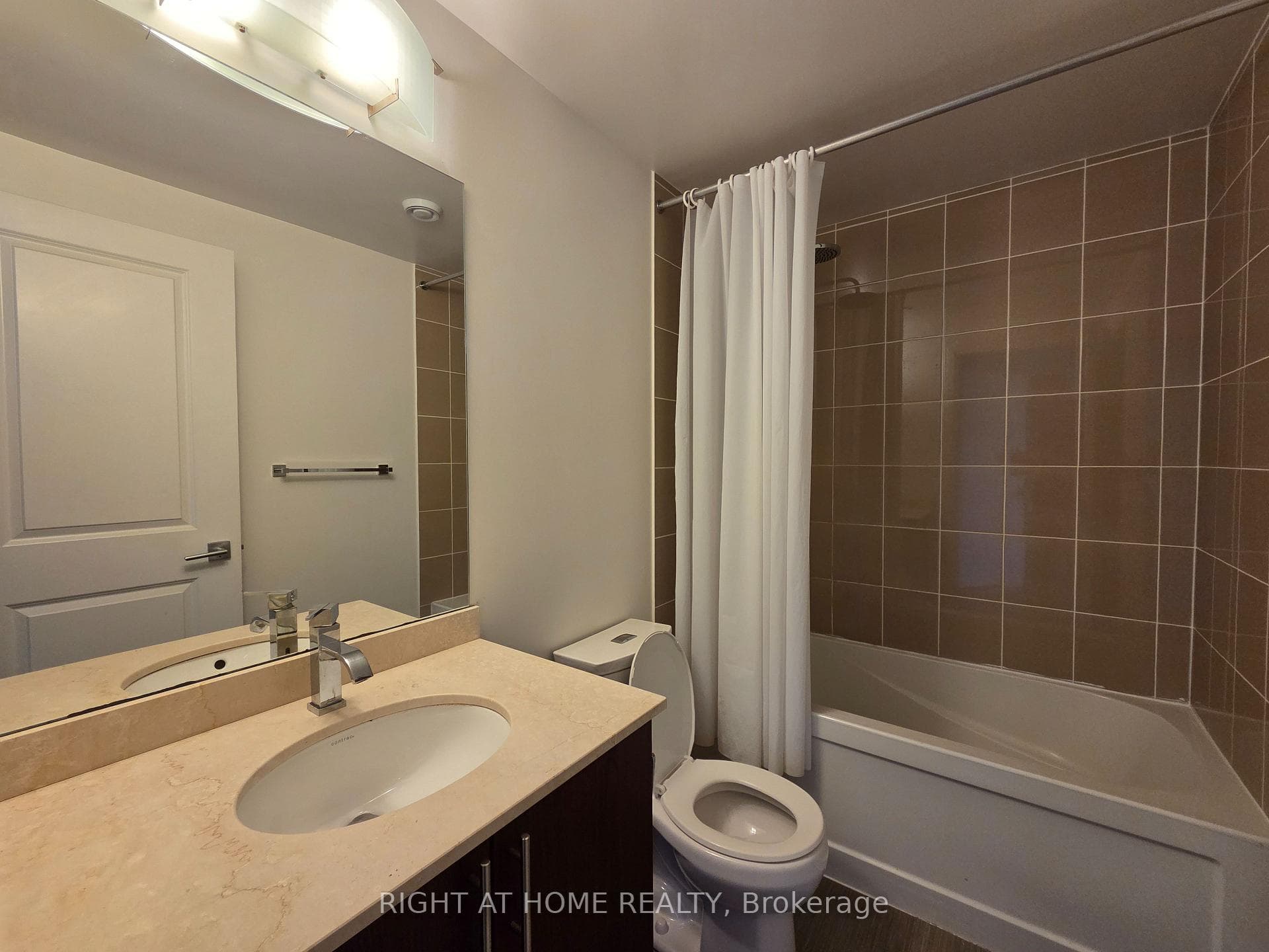 7165 Yonge Street Unit 1606 photo 13