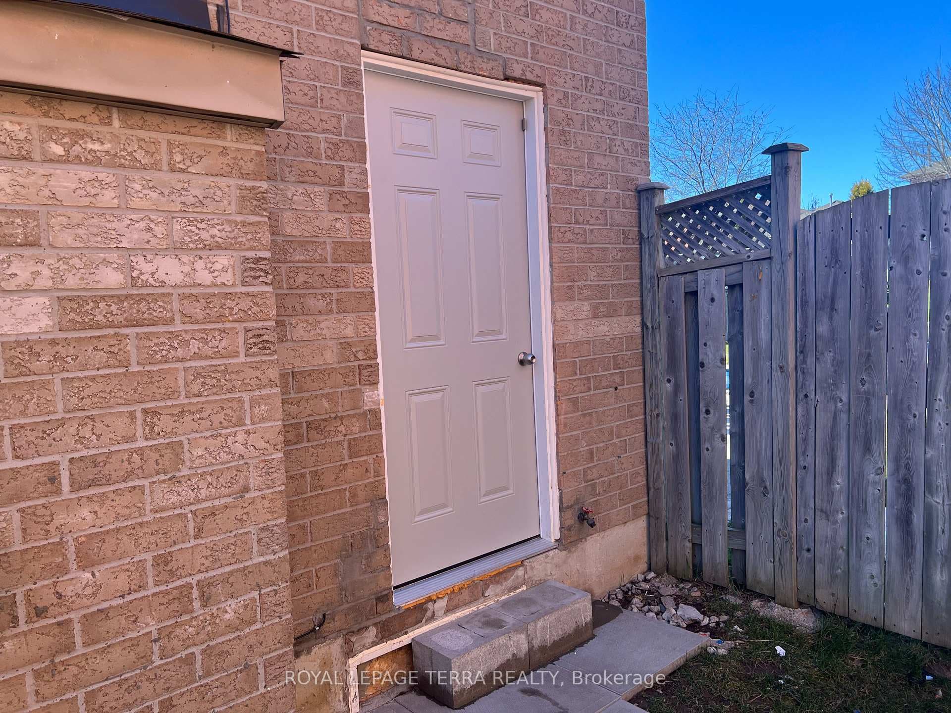 88 Loon Avenue photo 31