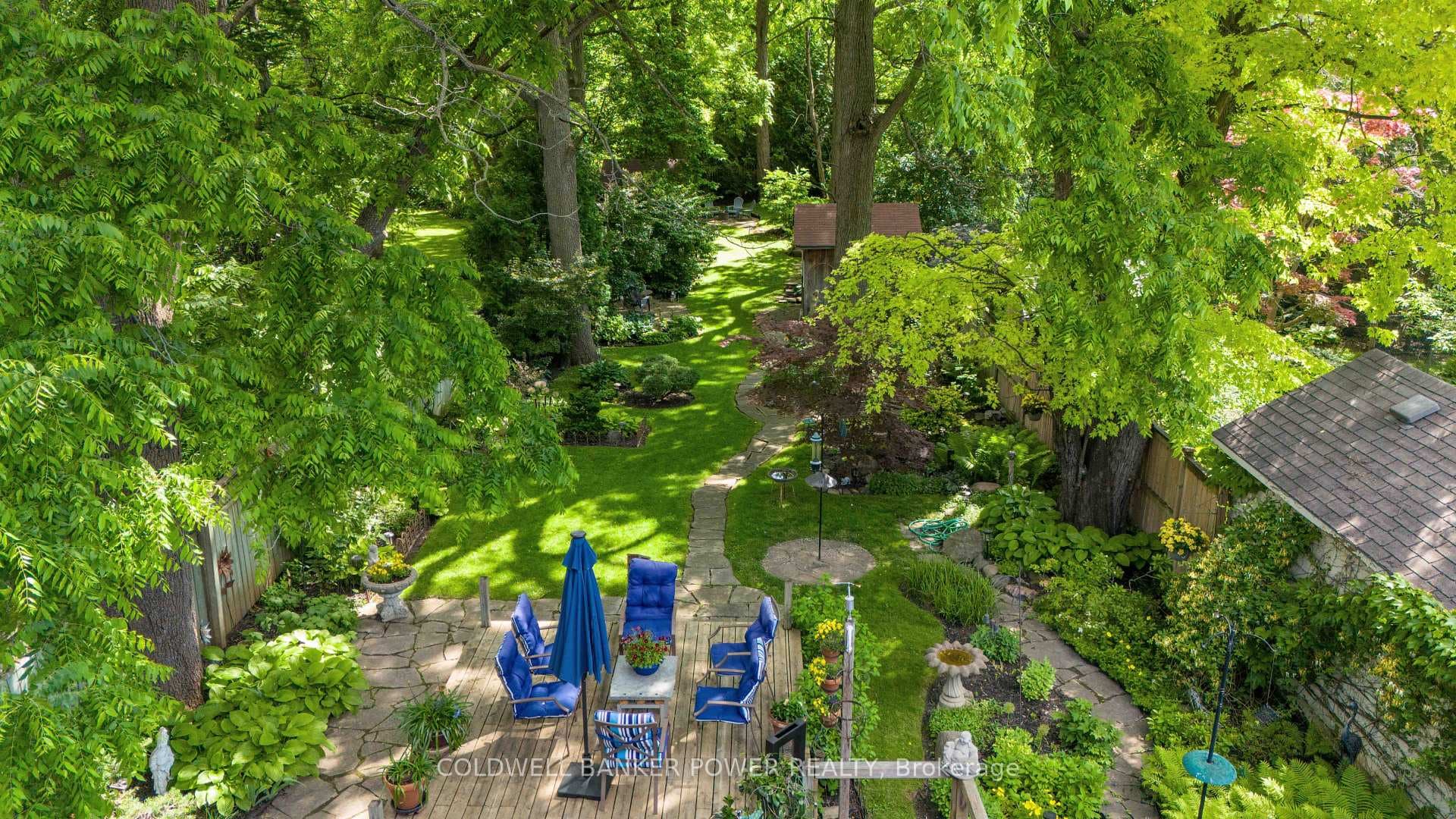 552 St George Street photo 2