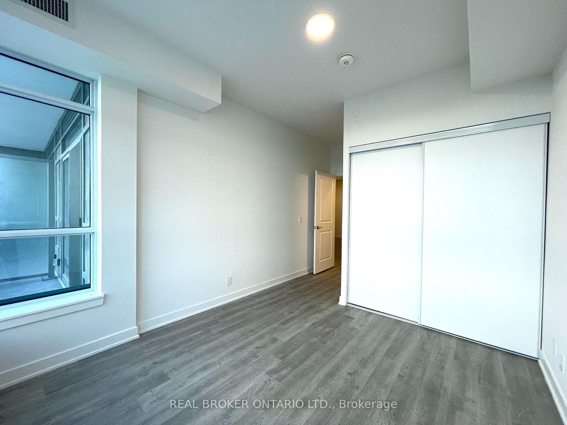50 Upper Mall Way Unit 2009 photo 19