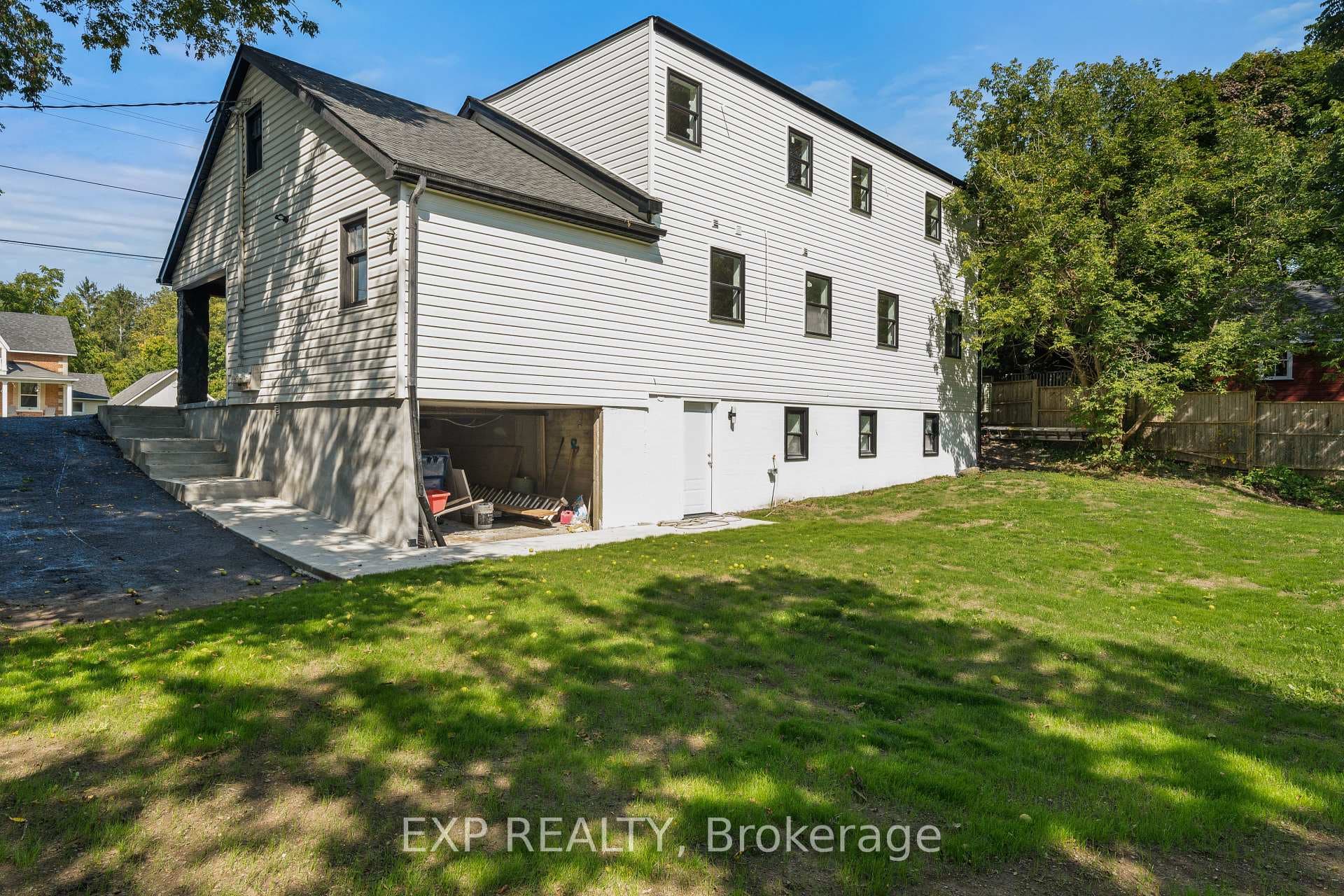 124 Colborne Street photo 3