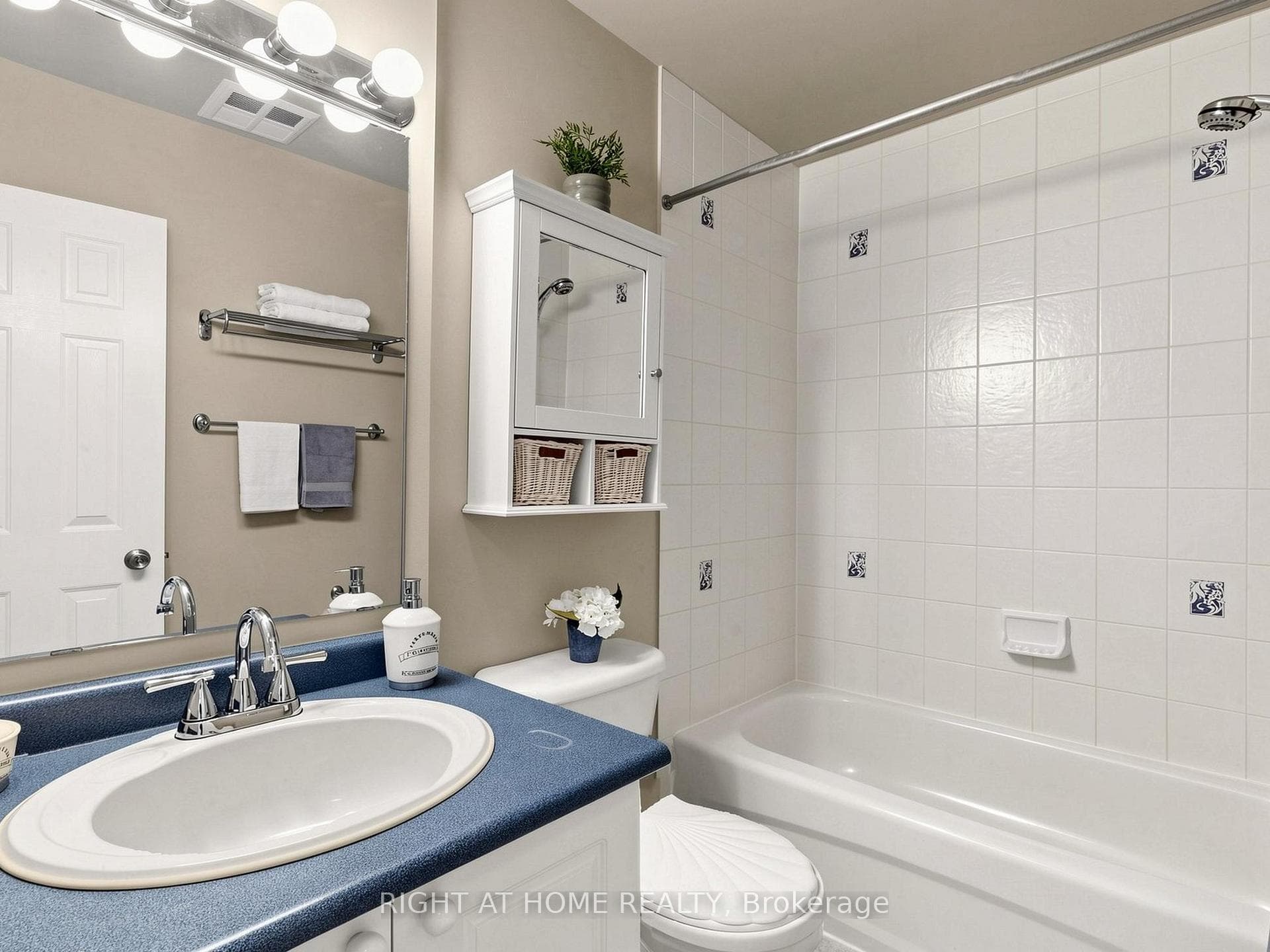 760 Lawrence Avenue Unit 76 photo 21