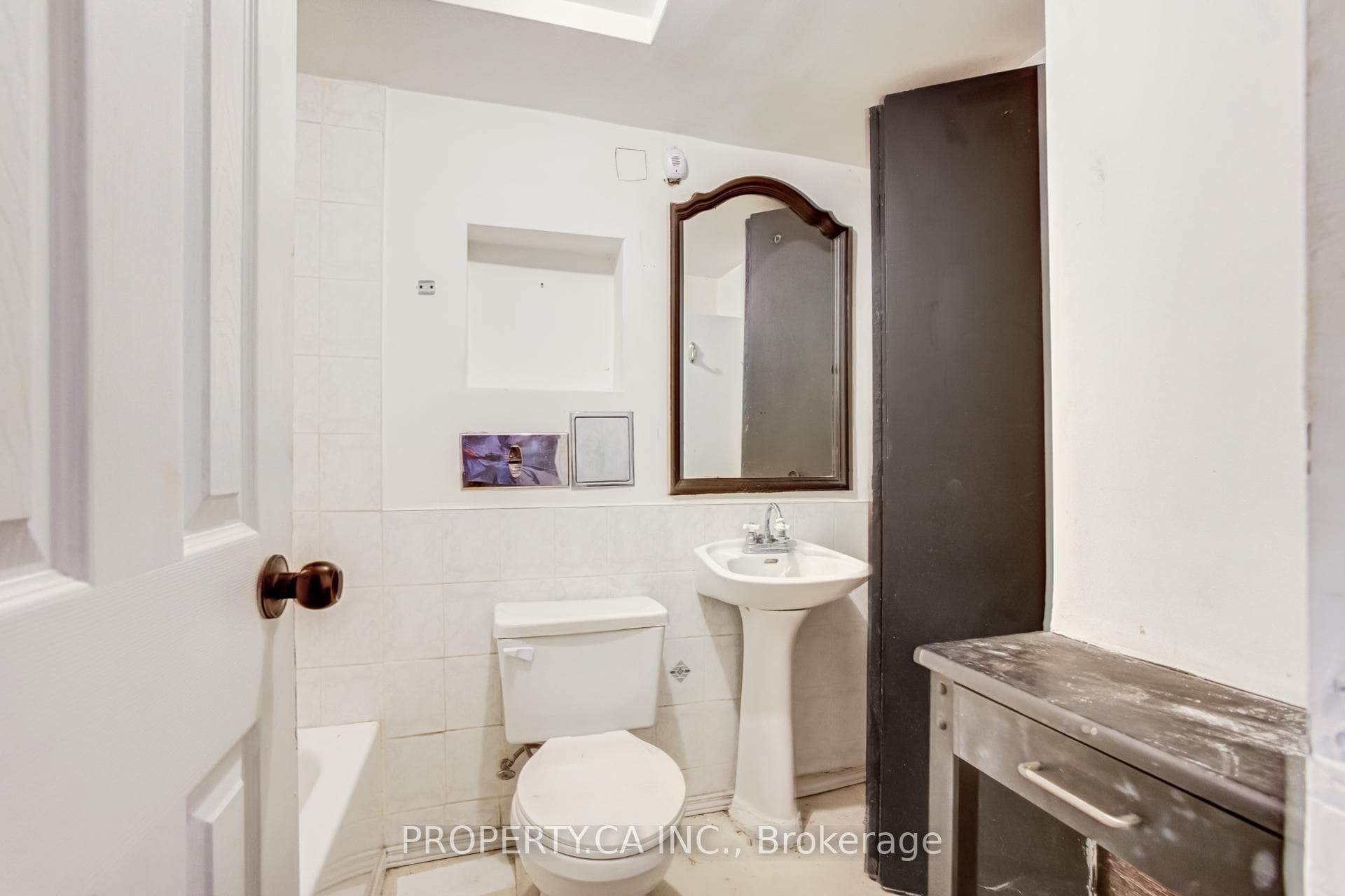597 Rhodes Avenue photo 33