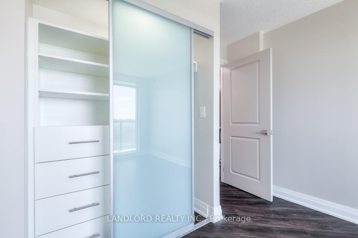 18 Valley Woods Road Unit 606 photo 16