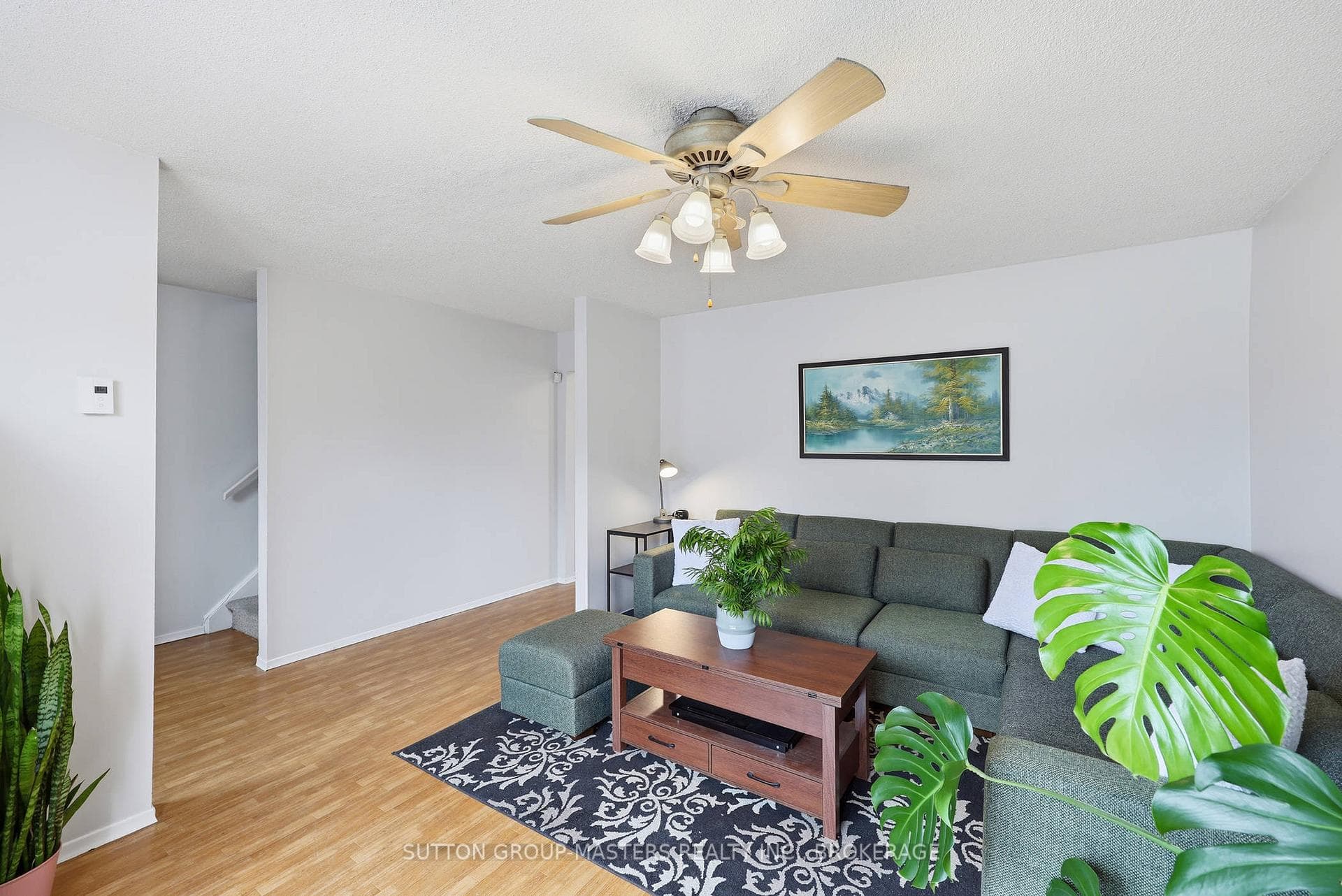 182 Rosemund Crescent photo 9