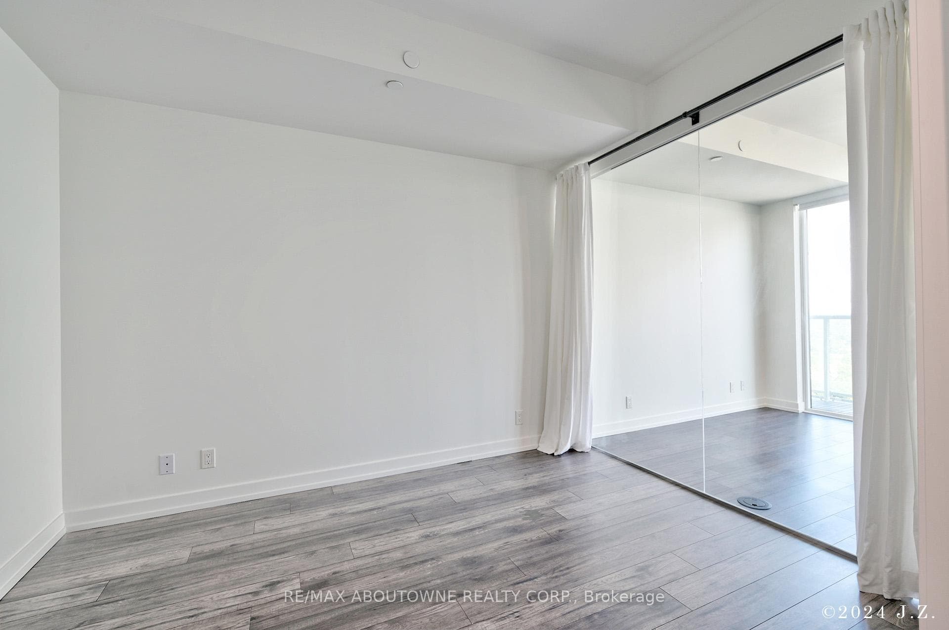 33 Helendale Avenue Unit 2202 photo 10