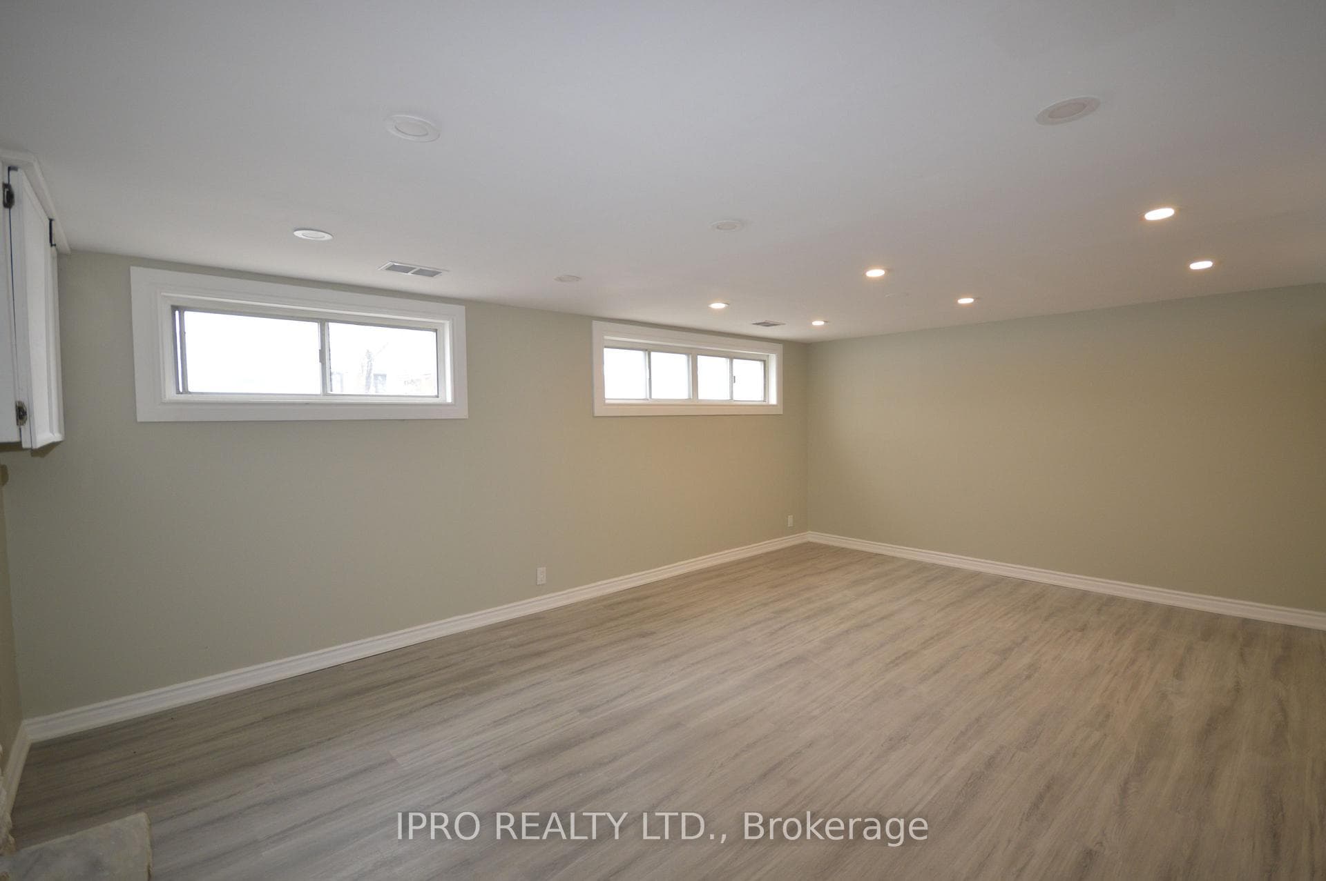 23 Bairstow Crescent Unit Basement photo 1
