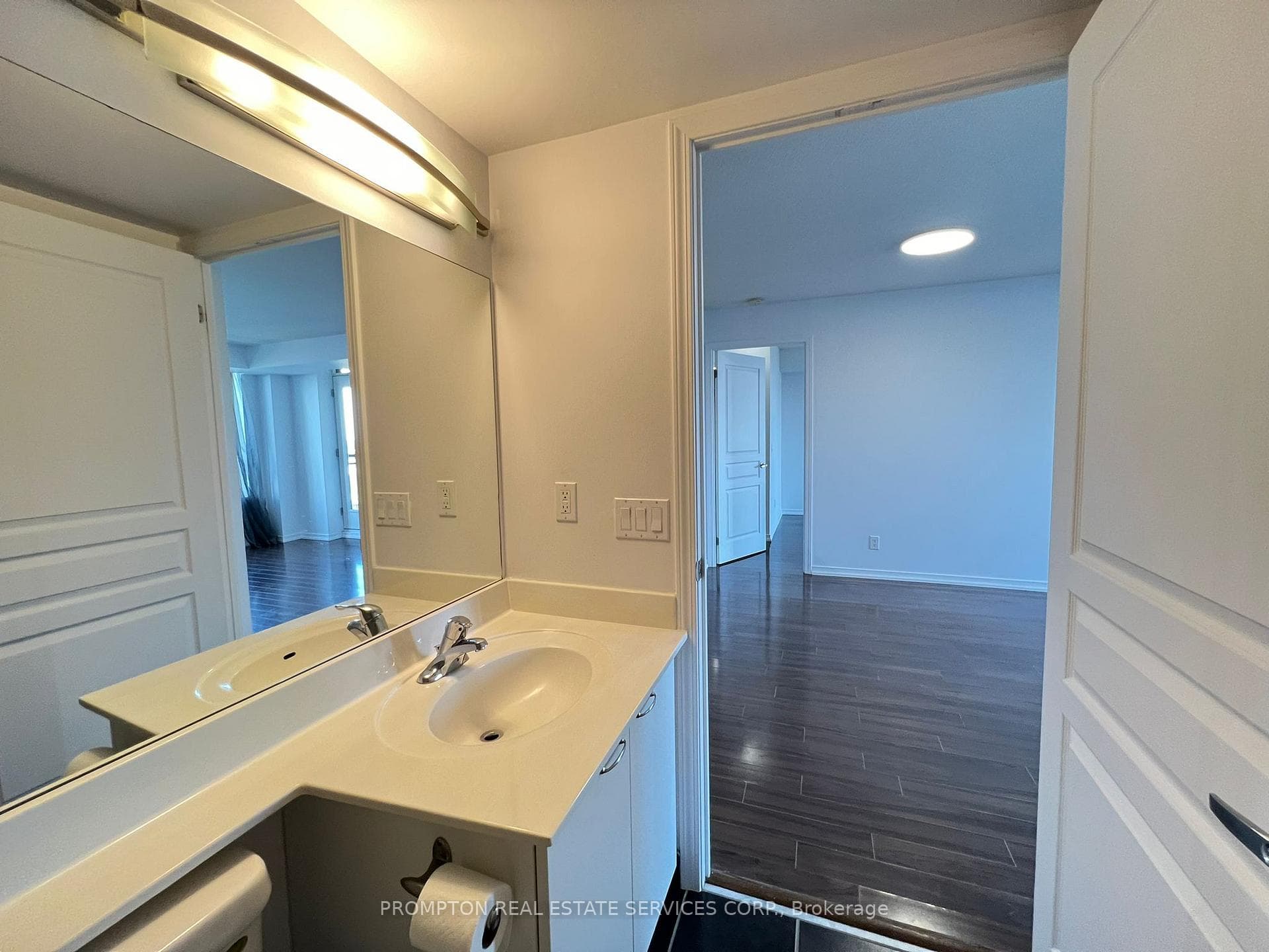 310 Red Maple Road Unit 716 photo 17