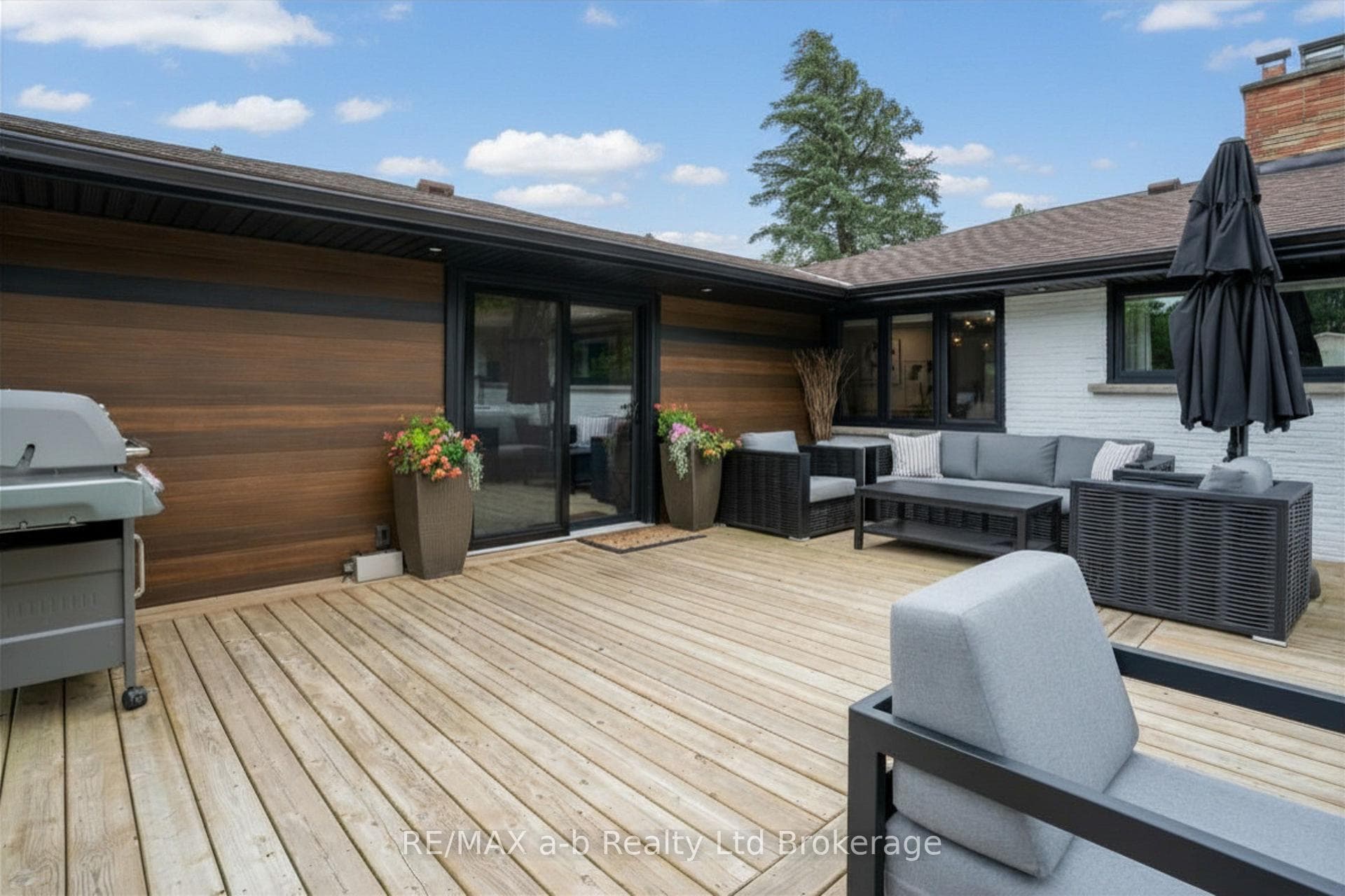 306171 Caley Road photo 3