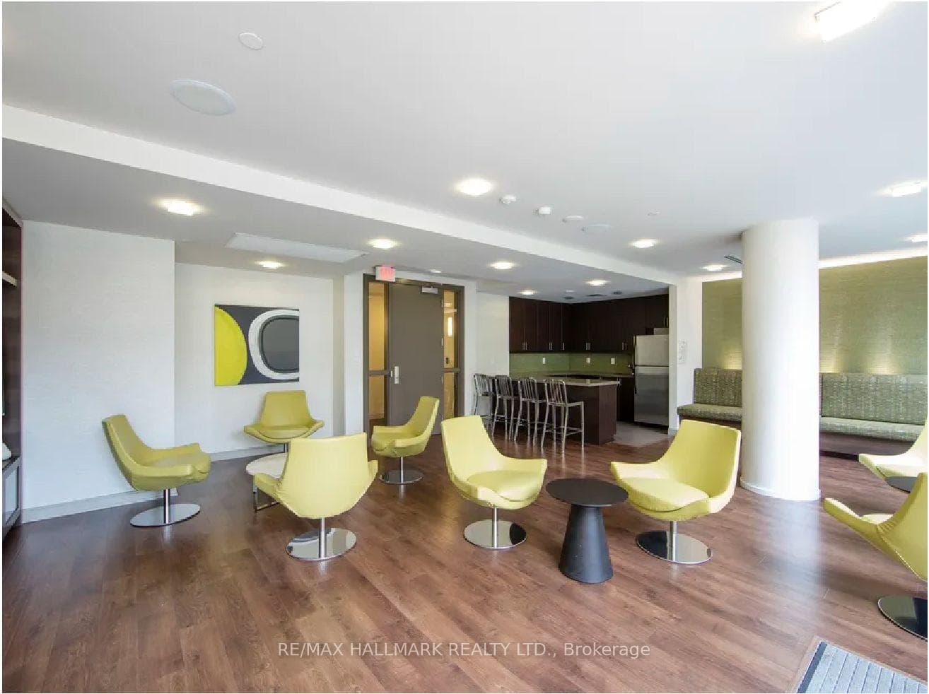 570 Bay Street Unit 320 photo 11