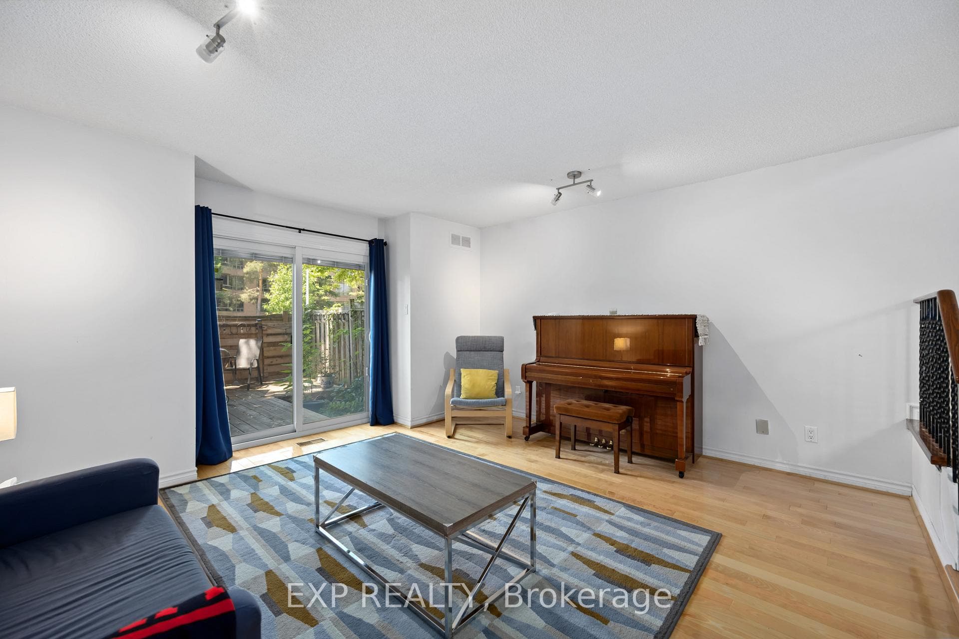 26 Dutch Myrtle Way Unit 4 photo 4