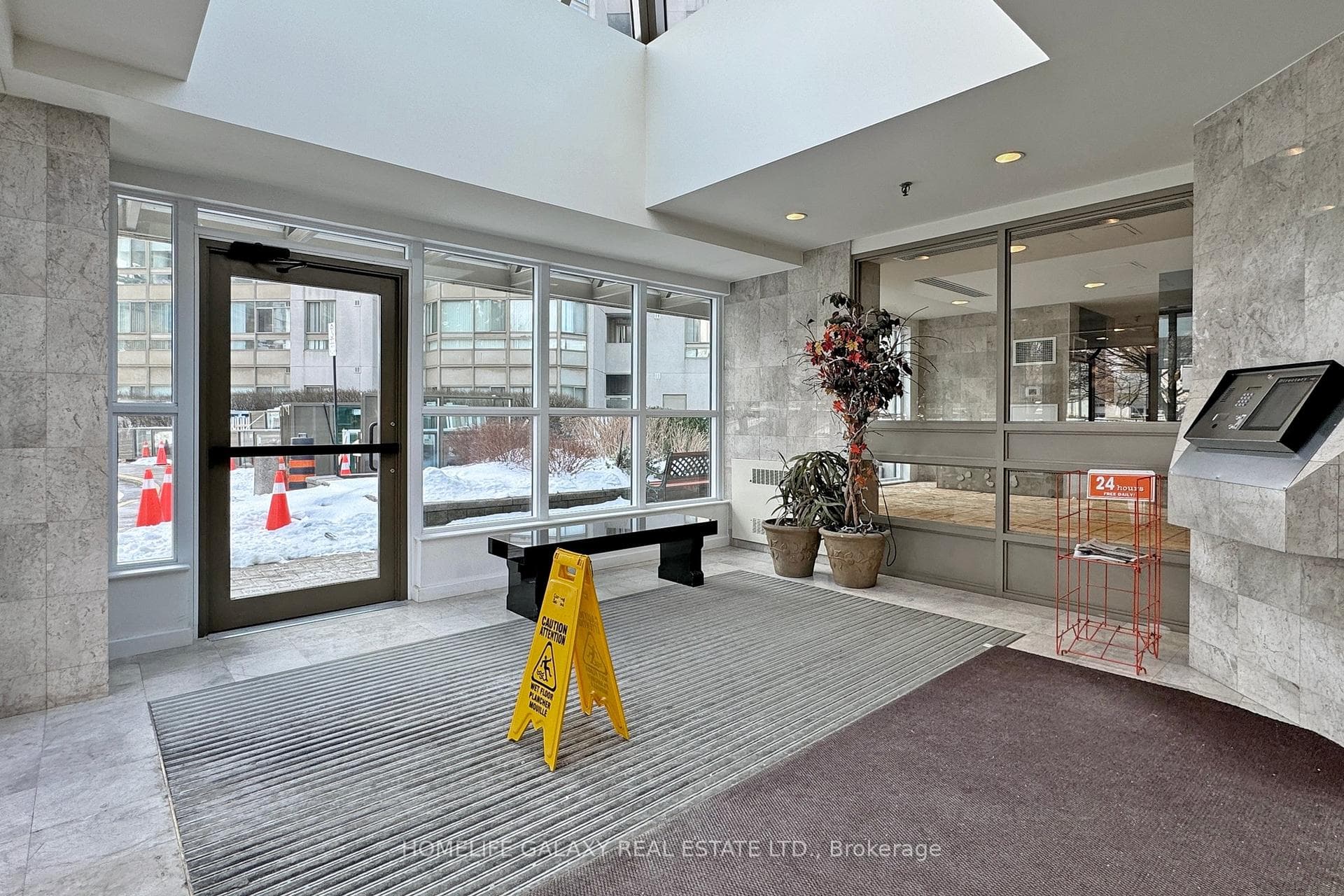 3231 Eglinton Avenue Unit 807 photo 5