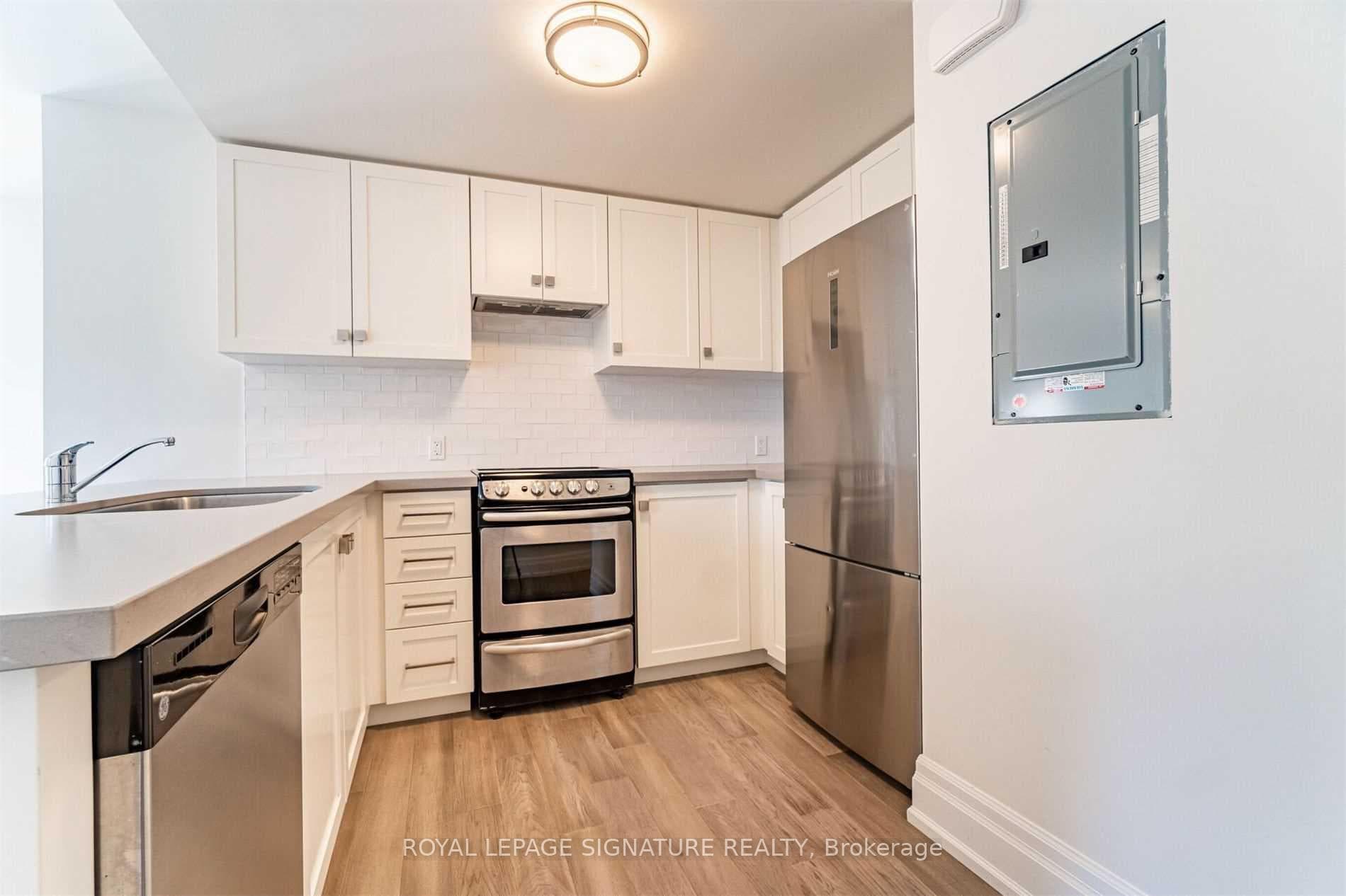 760 Lakeshore Road Unit 202 photo 4