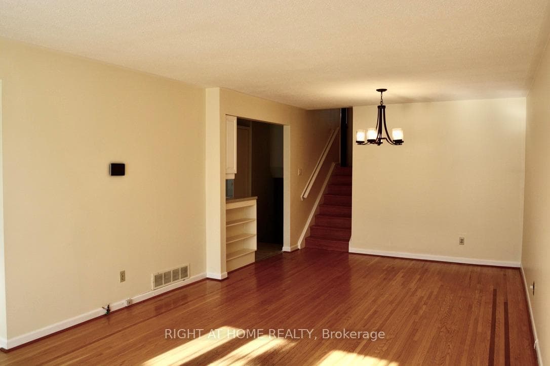1471 Lewisham Drive photo 8
