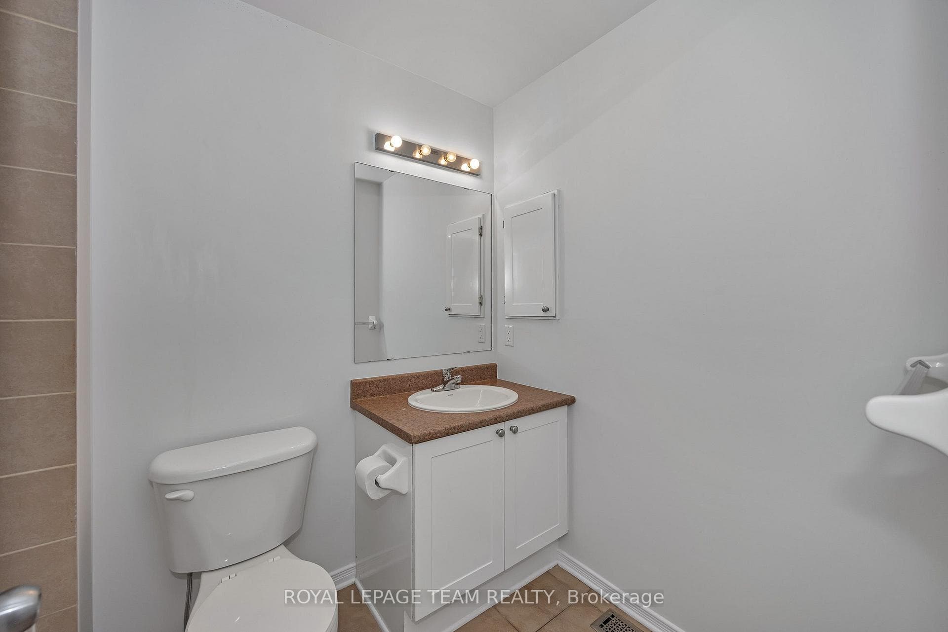 323 Freedom Private photo 26