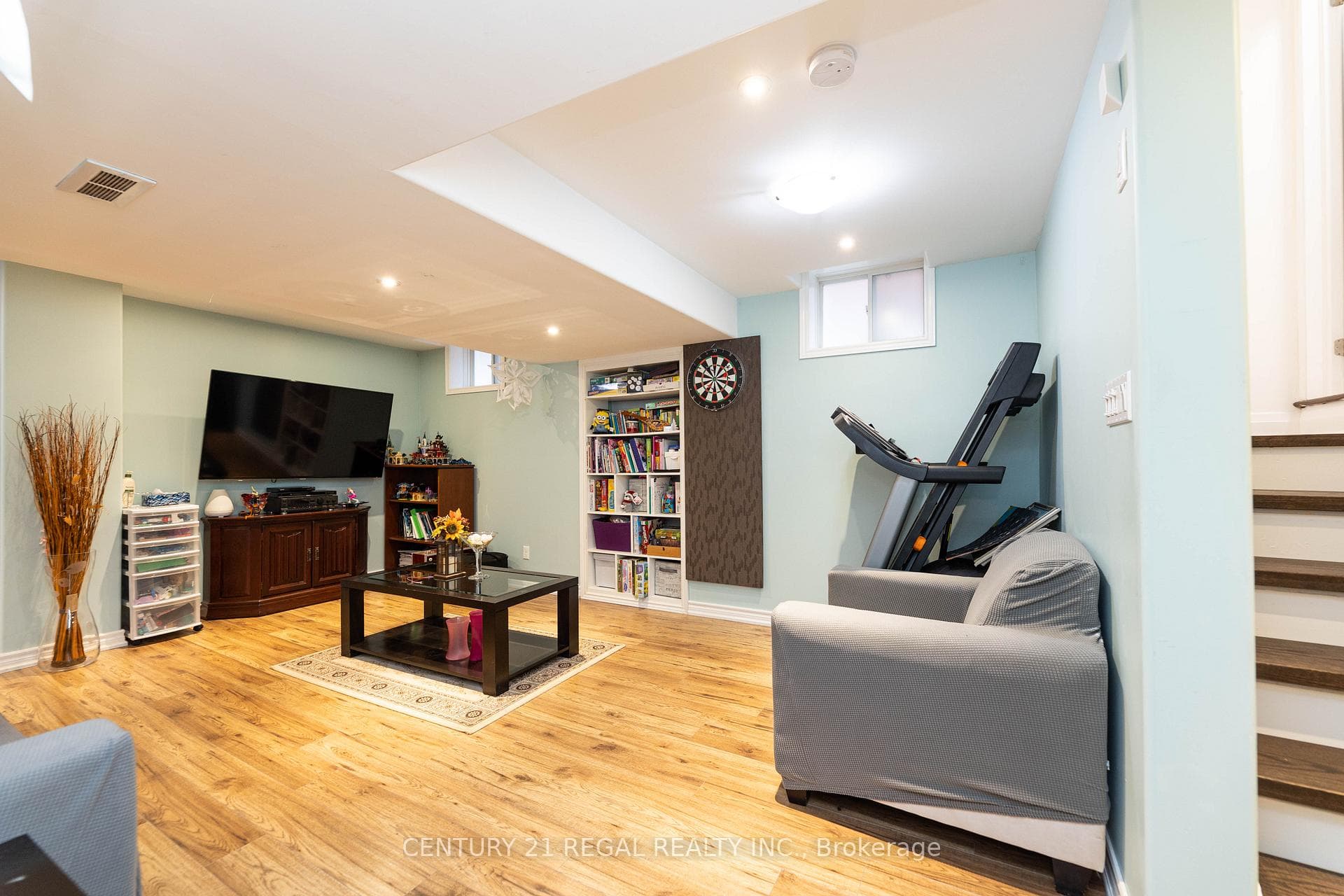 5 Whiterose Lane photo 32