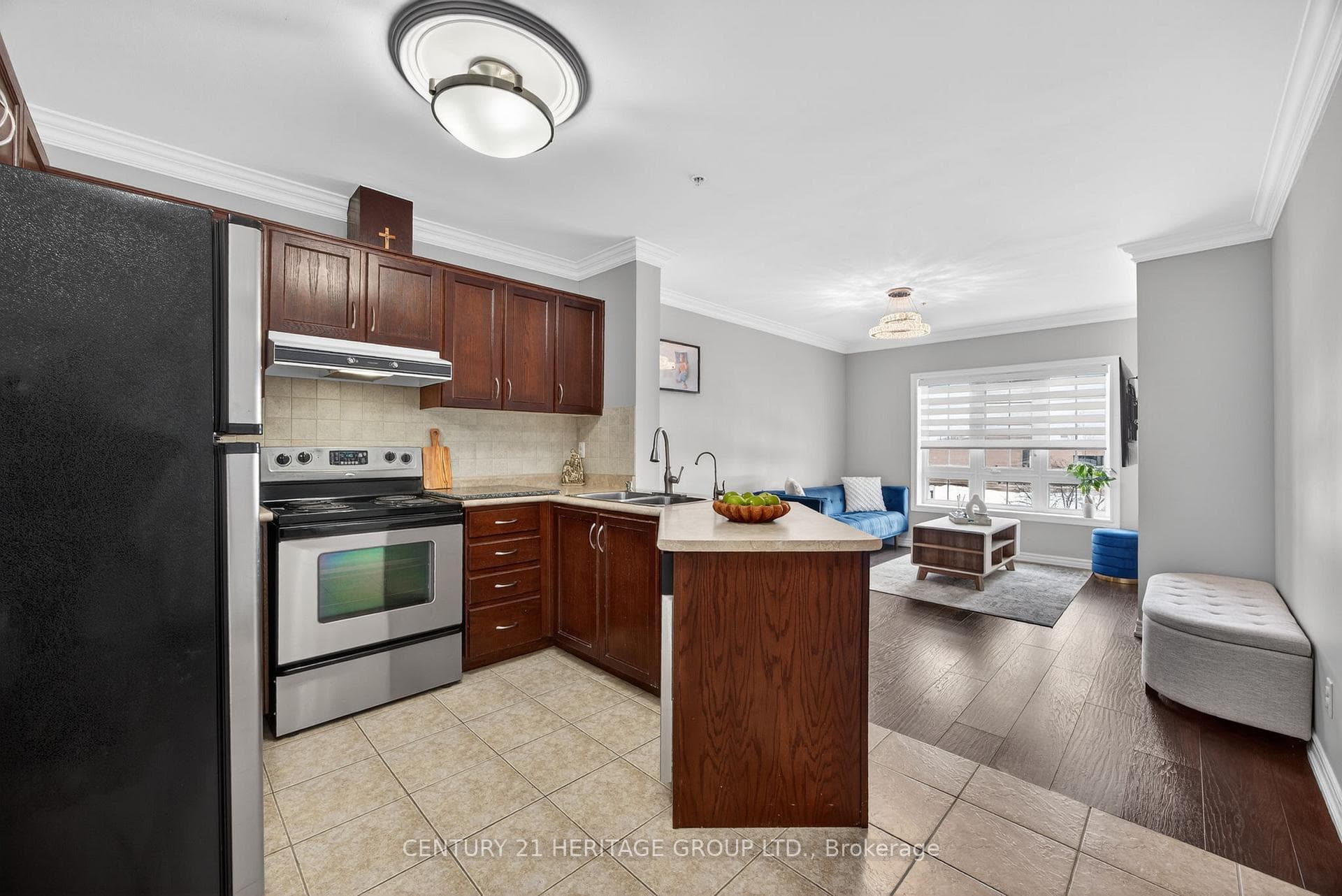 112 Simcoe Road Unit 214 photo 2