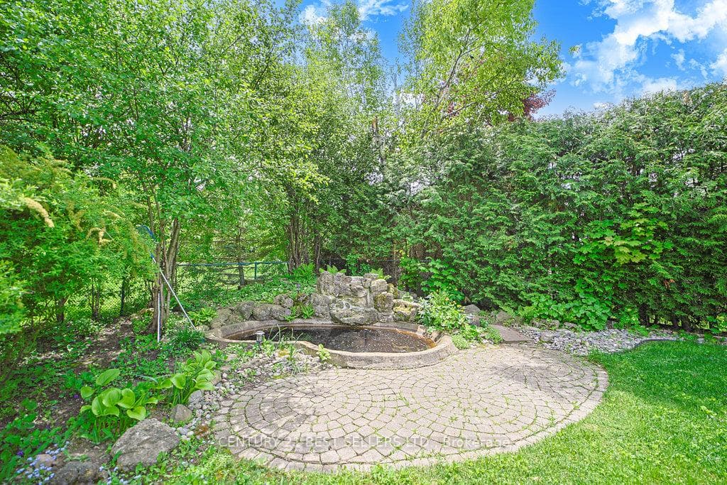 126 Mellow Crescent photo 37