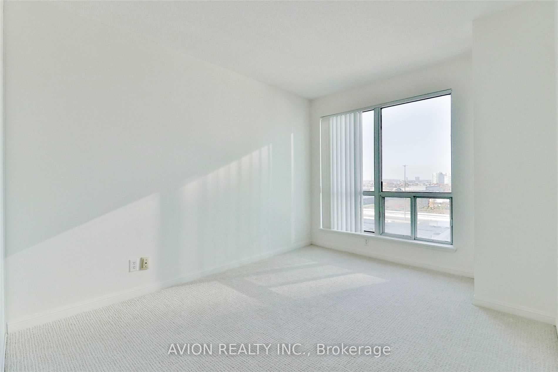 8 Lee Centre Drive Unit 915 photo 11